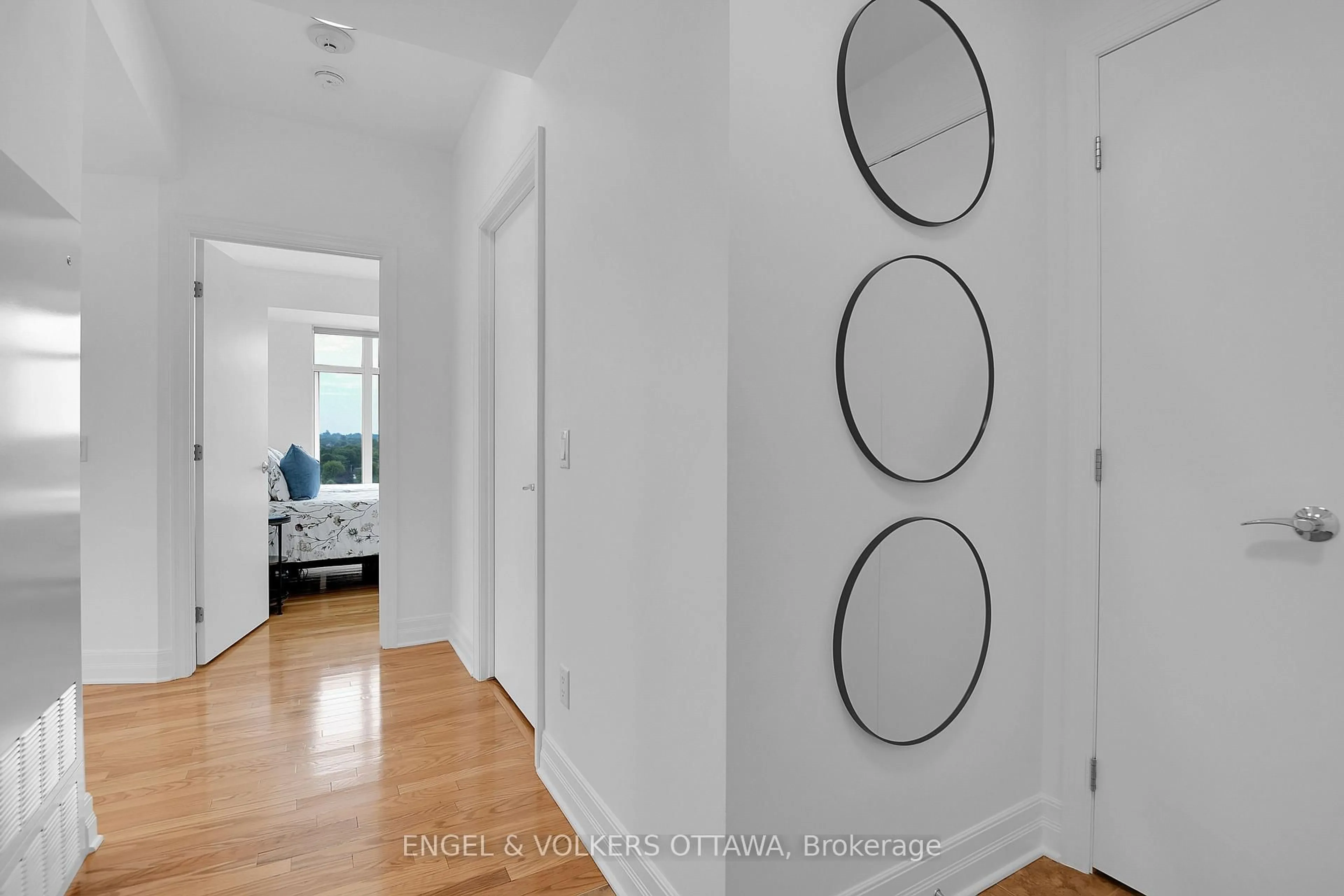 Indoor entryway for 75 Cleary Ave #1002, Ottawa Ontario K2A 1R8