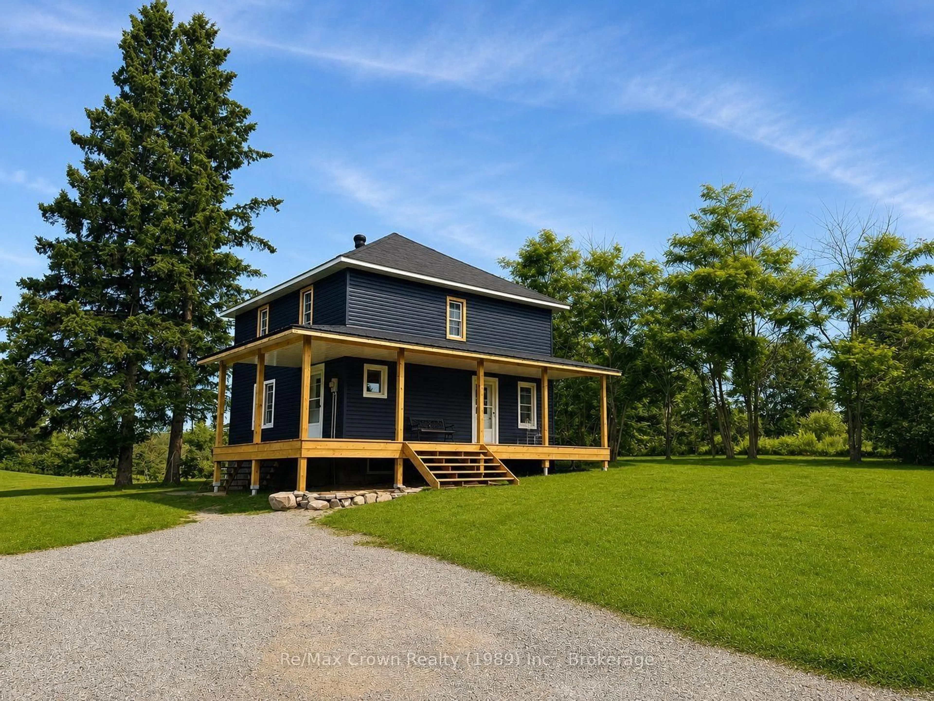Home with vinyl exterior material, unknown for 71 Hawthorne Dr, Parry Sound Remote Area Ontario P0H 2R0