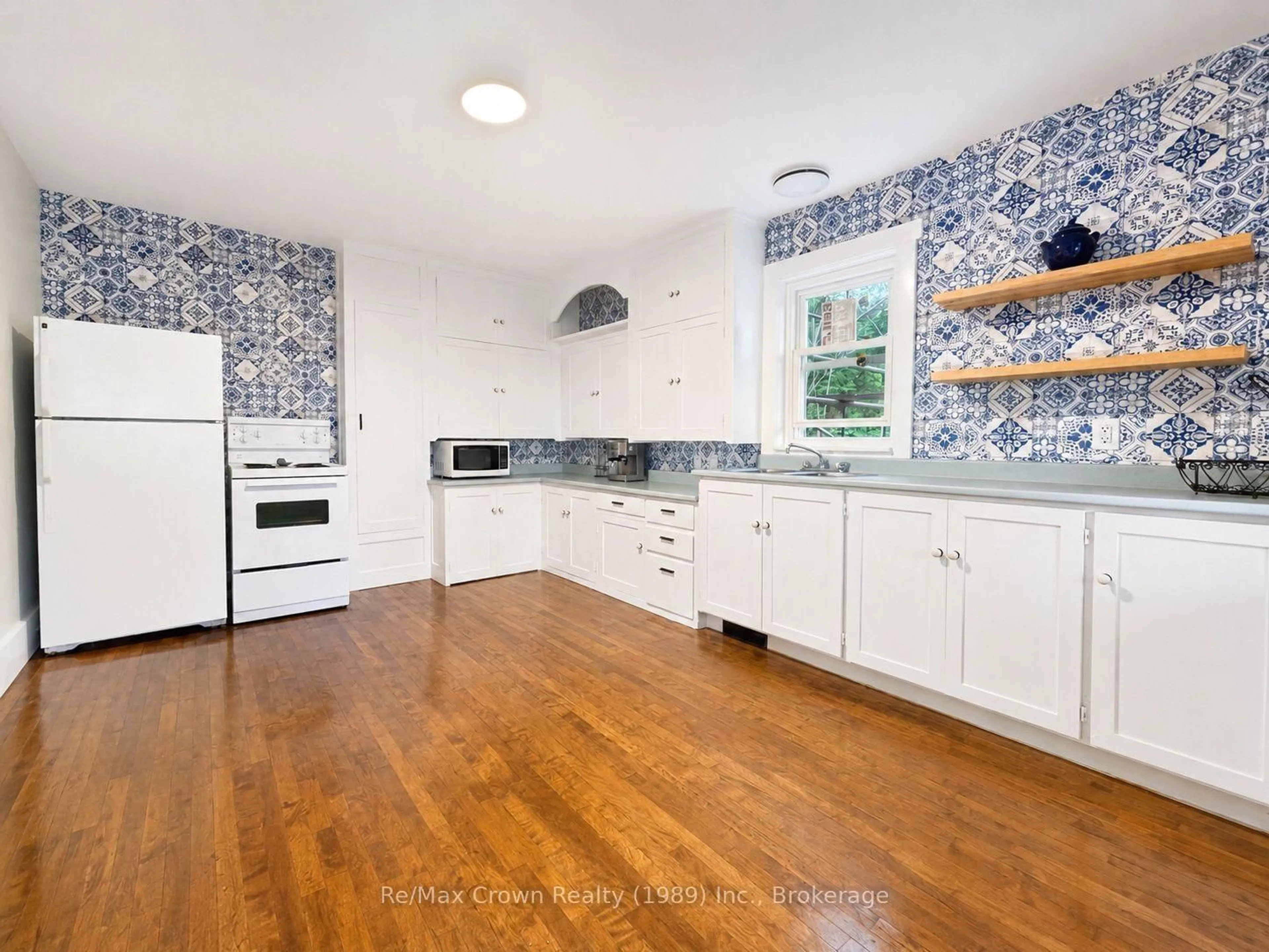 Open concept kitchen, ceramic/tile floor for 71 Hawthorne Dr, Parry Sound Remote Area Ontario P0H 2R0
