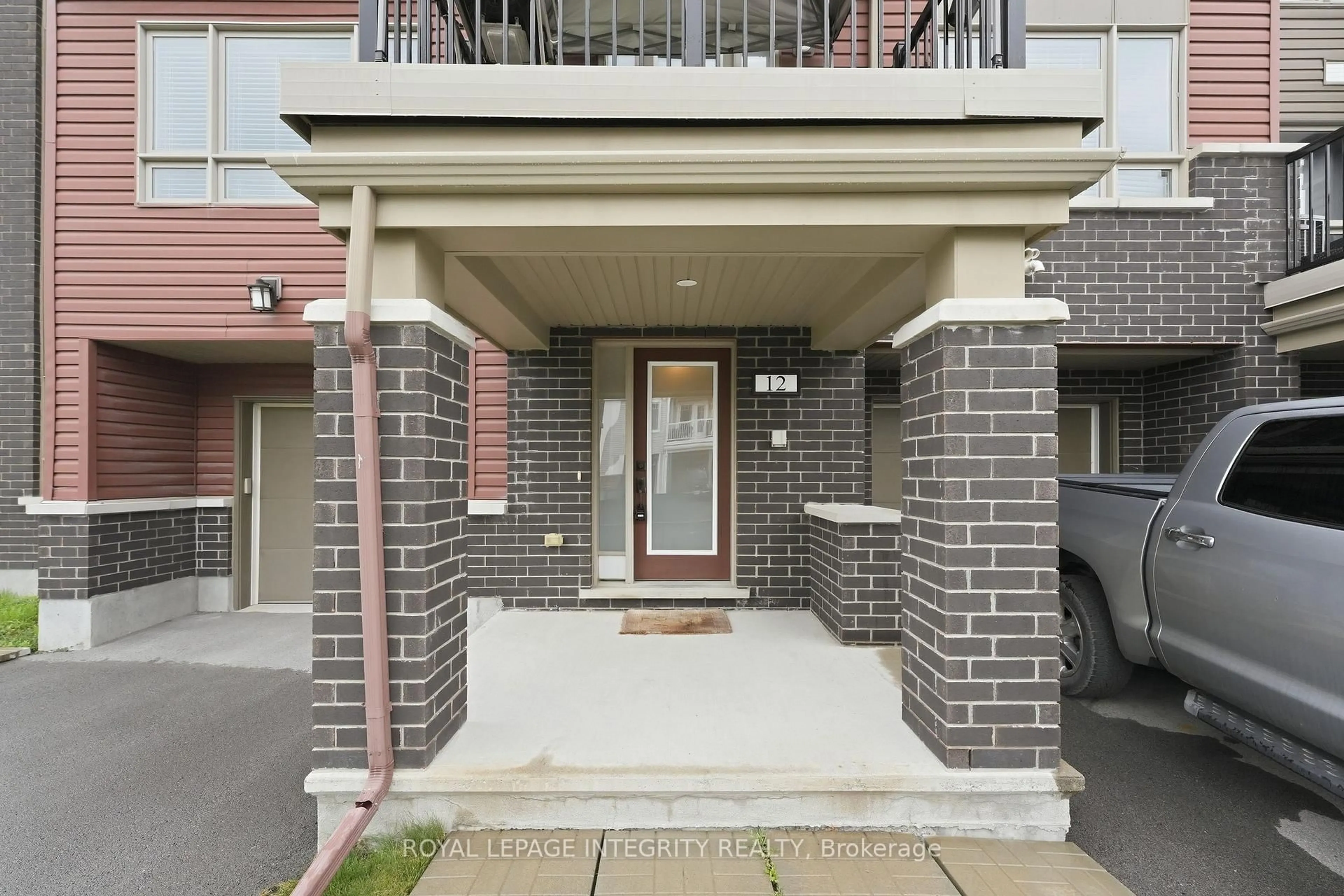 Indoor entryway for 12 Squashberry Lane, Ottawa Ontario K2S 1E7