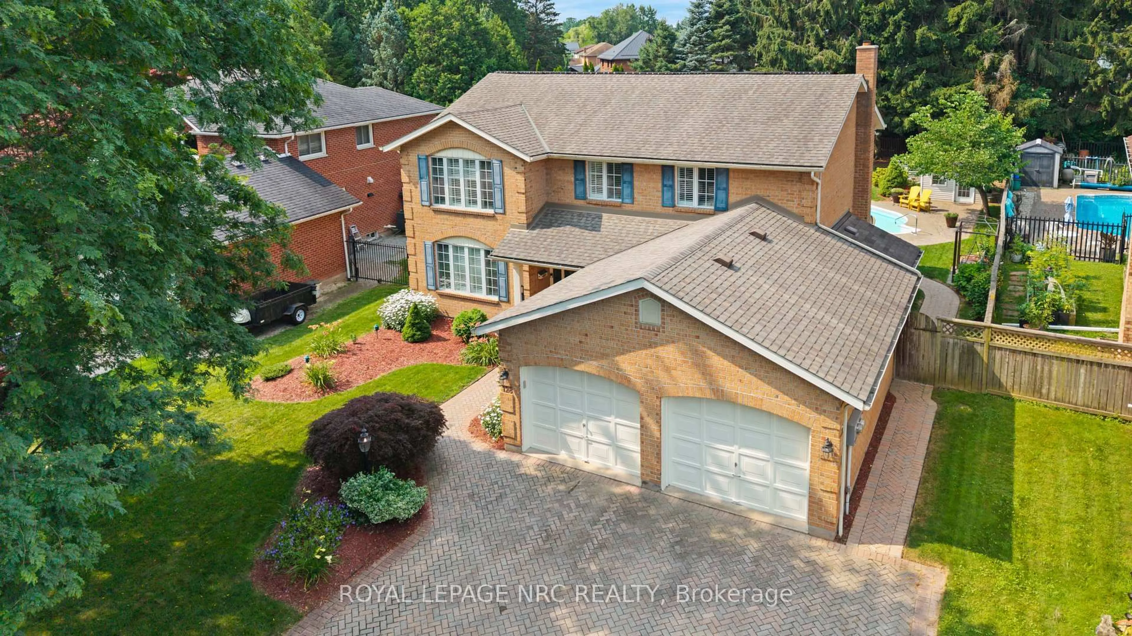 A pic from outside/outdoor area/front of a property/back of a property/a pic from drone, street for 128 Welland Rd, Pelham Ontario L3E 0M3