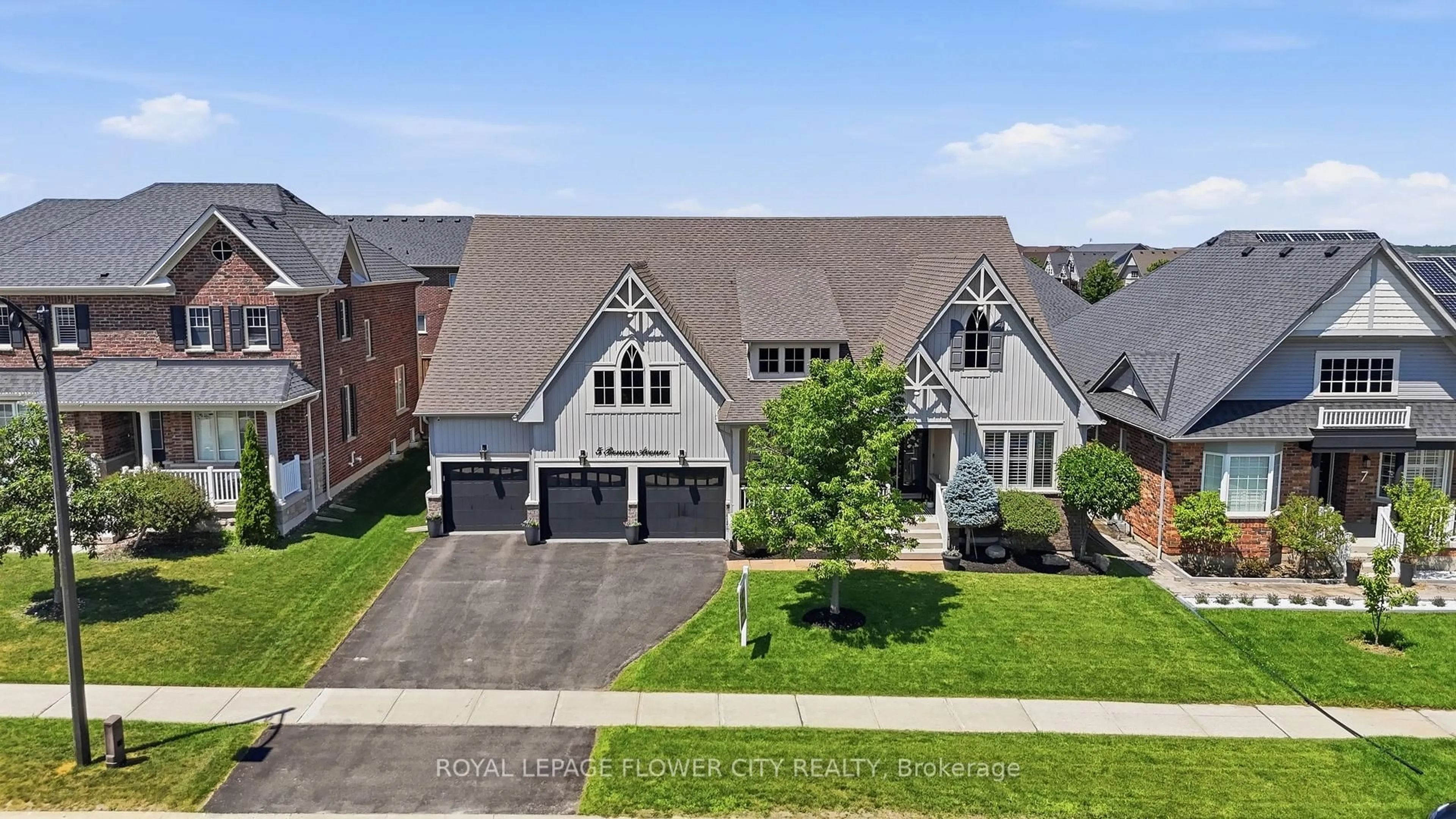 A pic from outside/outdoor area/front of a property/back of a property/a pic from drone, street for 5 Benson Ave, Mono Ontario L9W 6W7