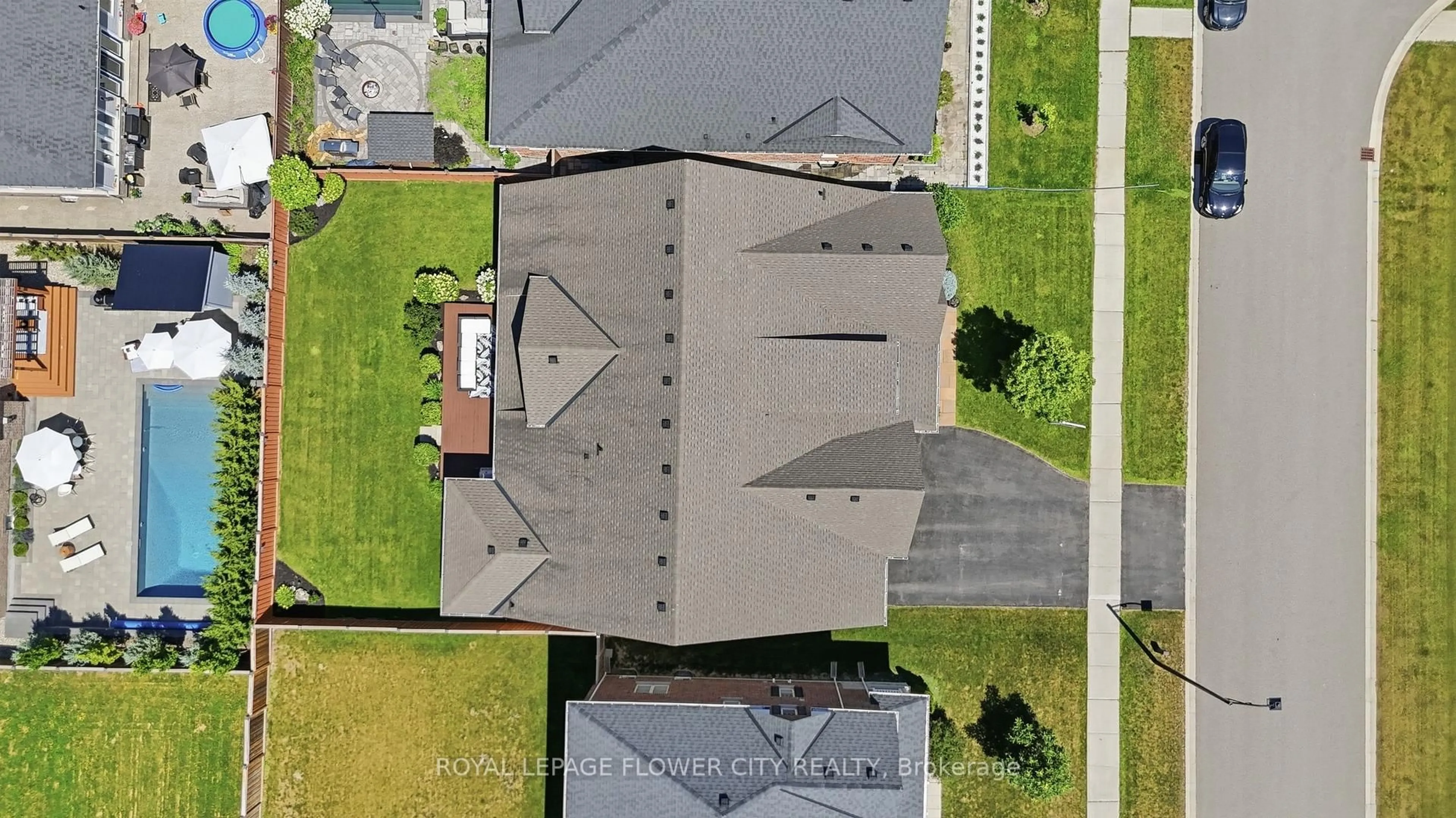 A pic from outside/outdoor area/front of a property/back of a property/a pic from drone, street for 5 Benson Ave, Mono Ontario L9W 6W7