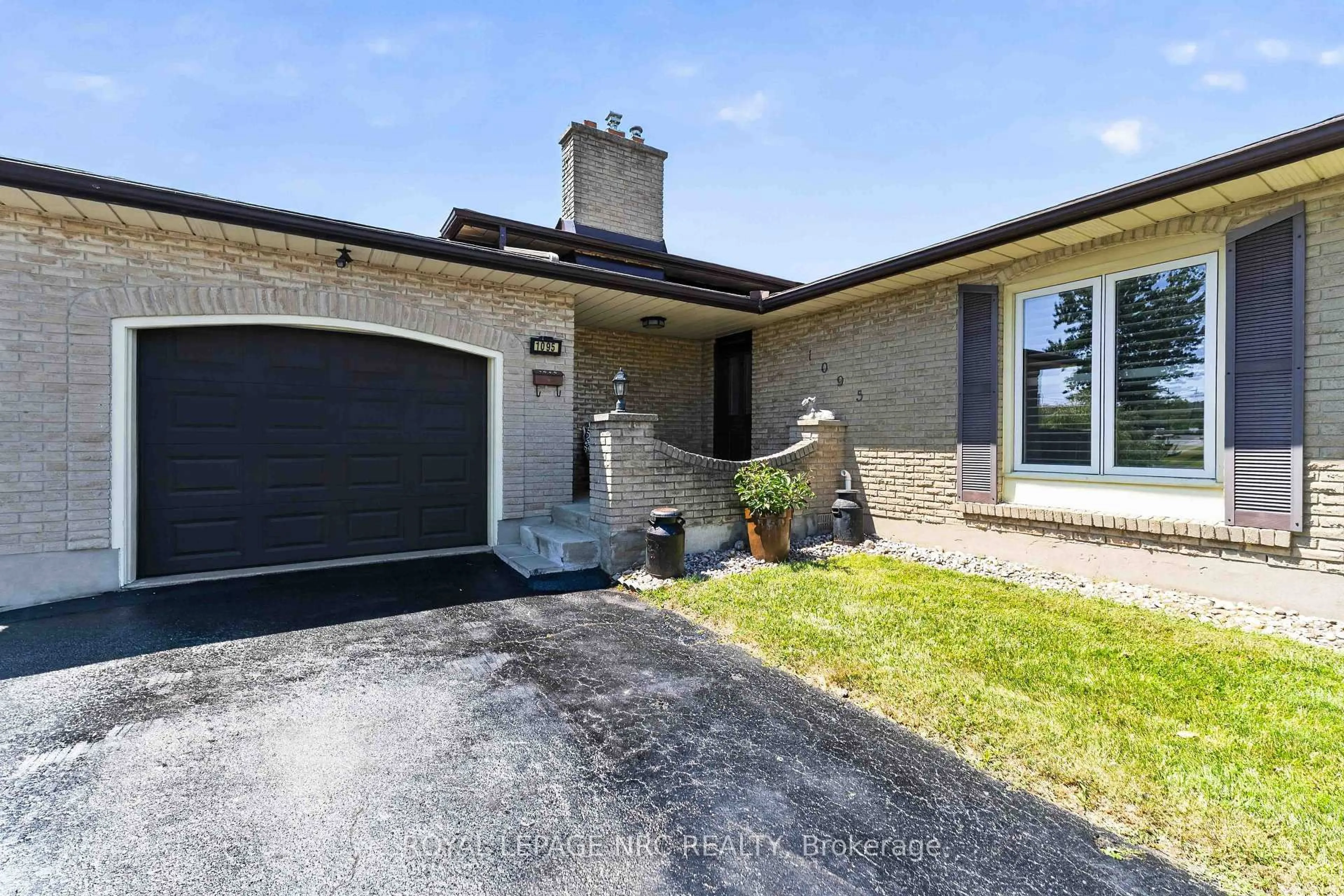 Home with brick exterior material, street for 1095 Green Acres Dr, Fort Erie Ontario L2A 5P2