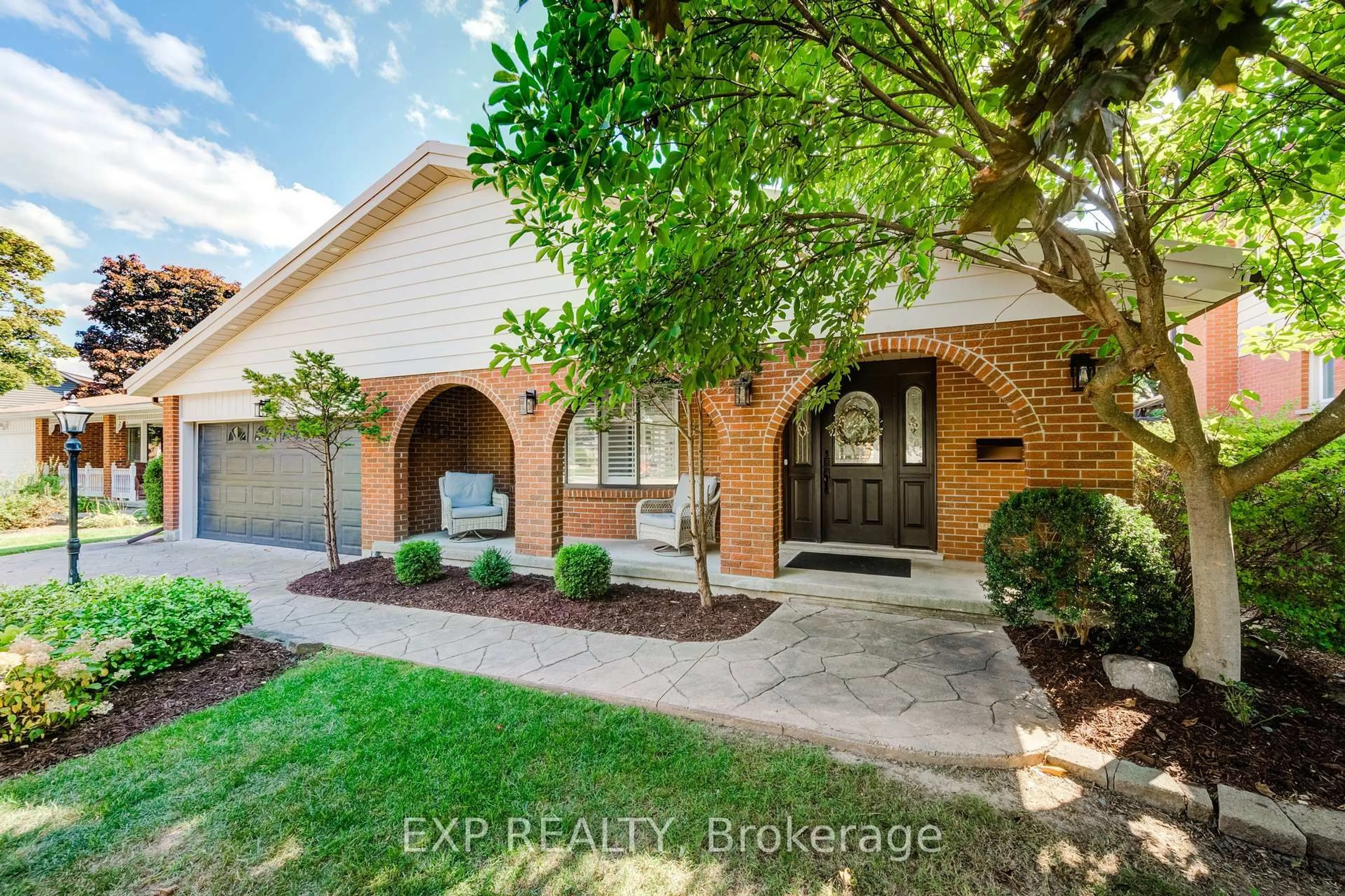 Home with brick exterior material, street for 2035 Old Mill Rd, Kitchener Ontario N2P 1E4