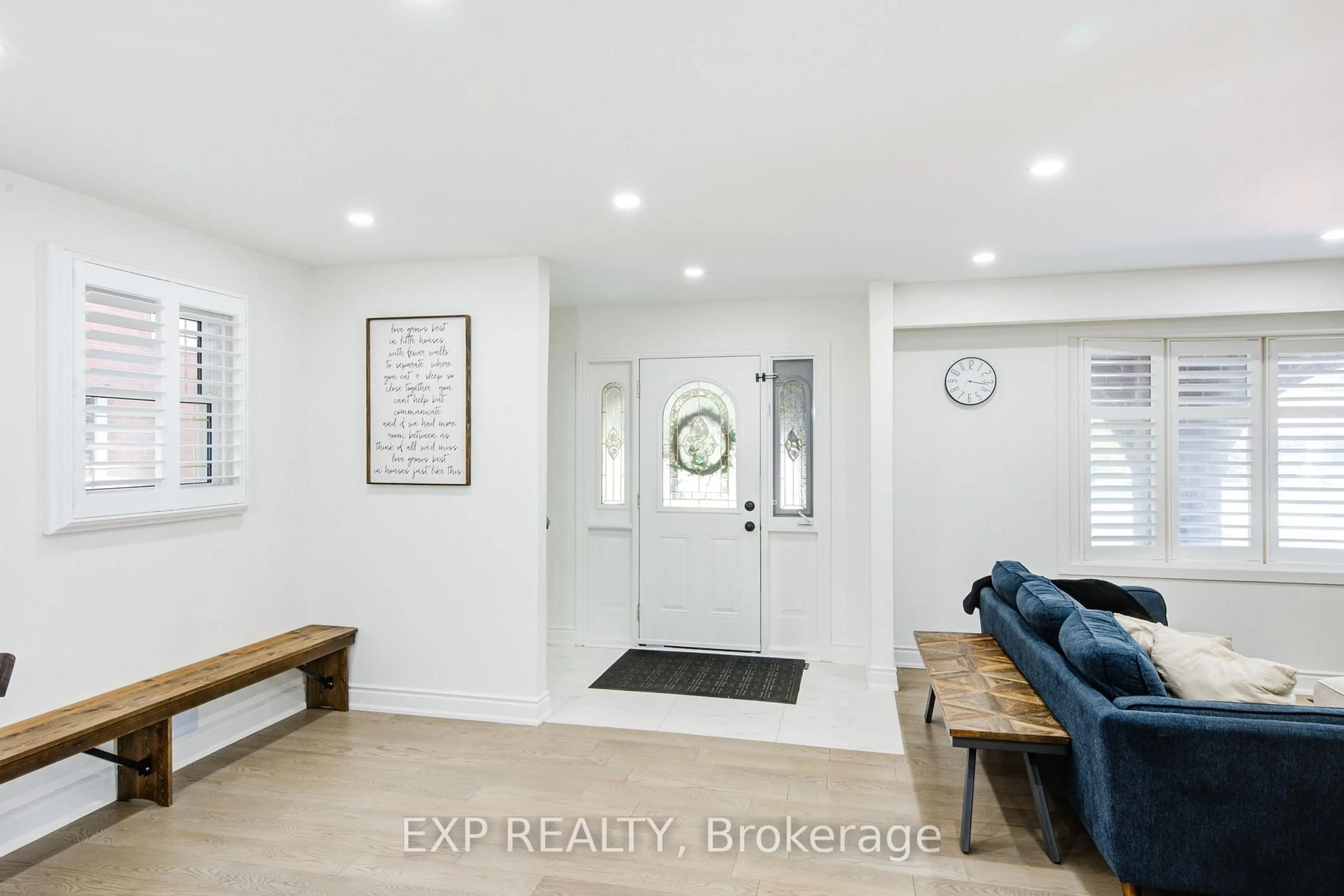 Indoor entryway for 2035 Old Mill Rd, Kitchener Ontario N2P 1E4