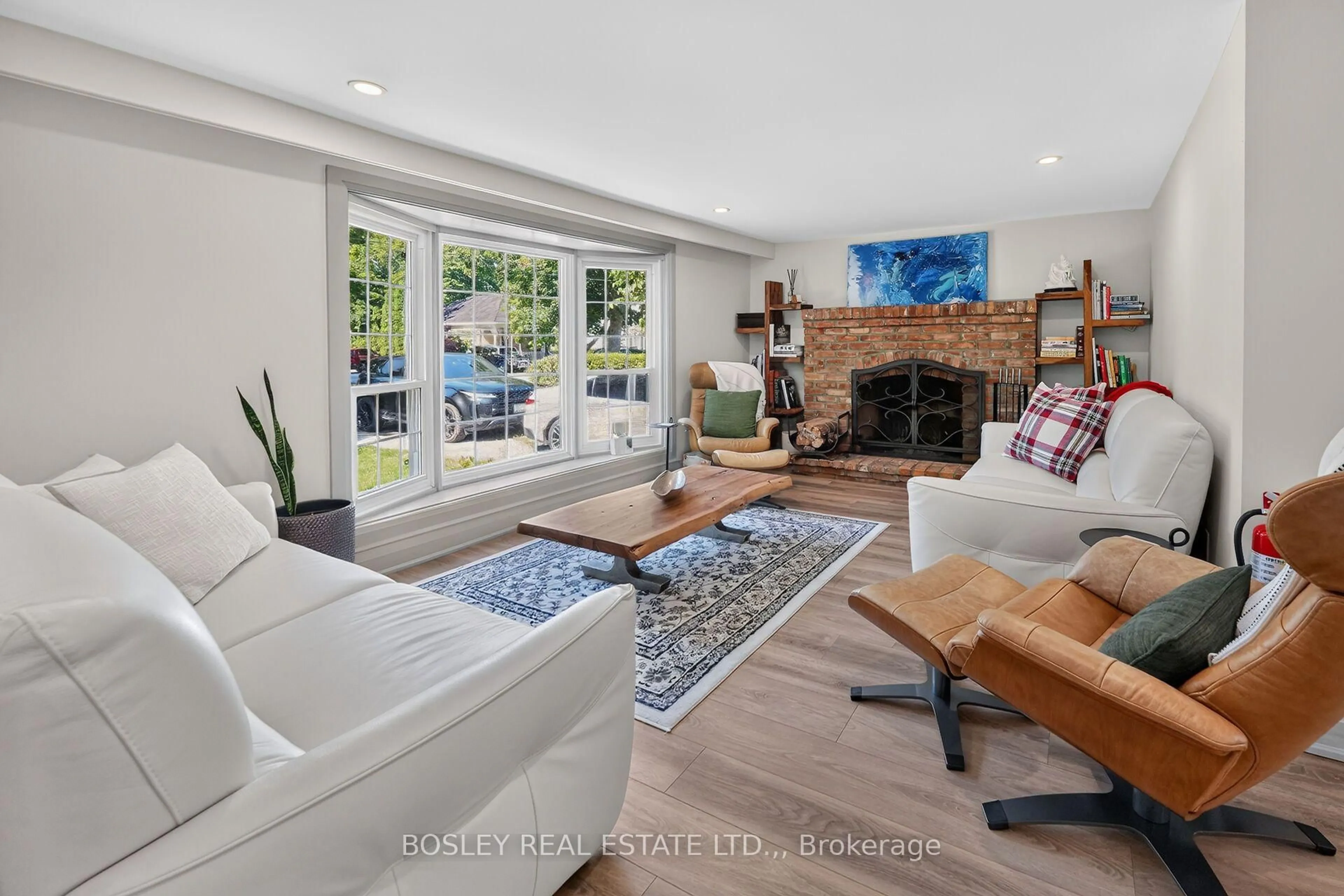 Living room with furniture, unknown for 39 PLATOFF STREET, Niagara-on-the-Lake Ontario L0S 1J0