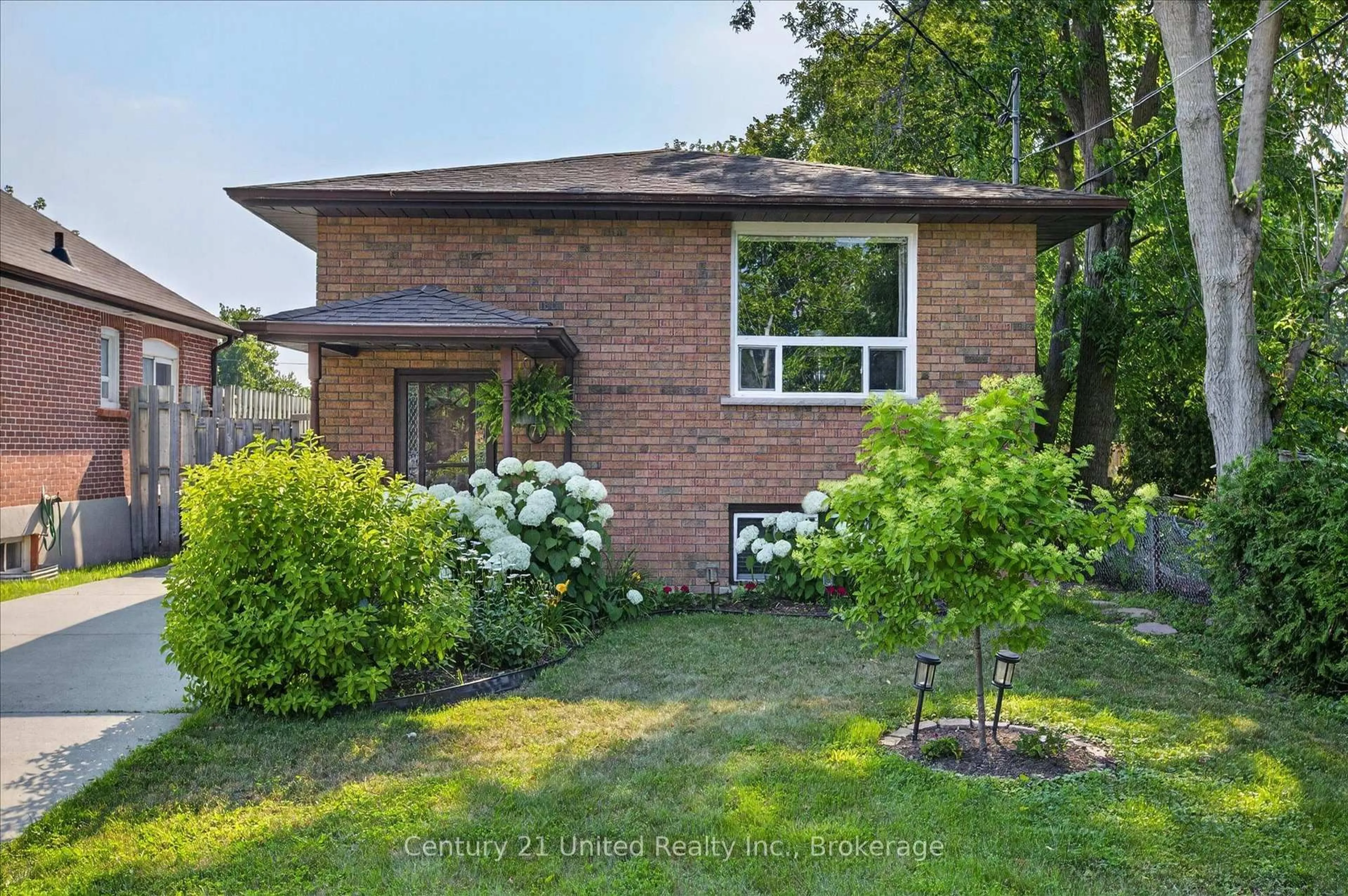 Home with brick exterior material, unknown for 71 Pine St, Peterborough Ontario K9J 5A6