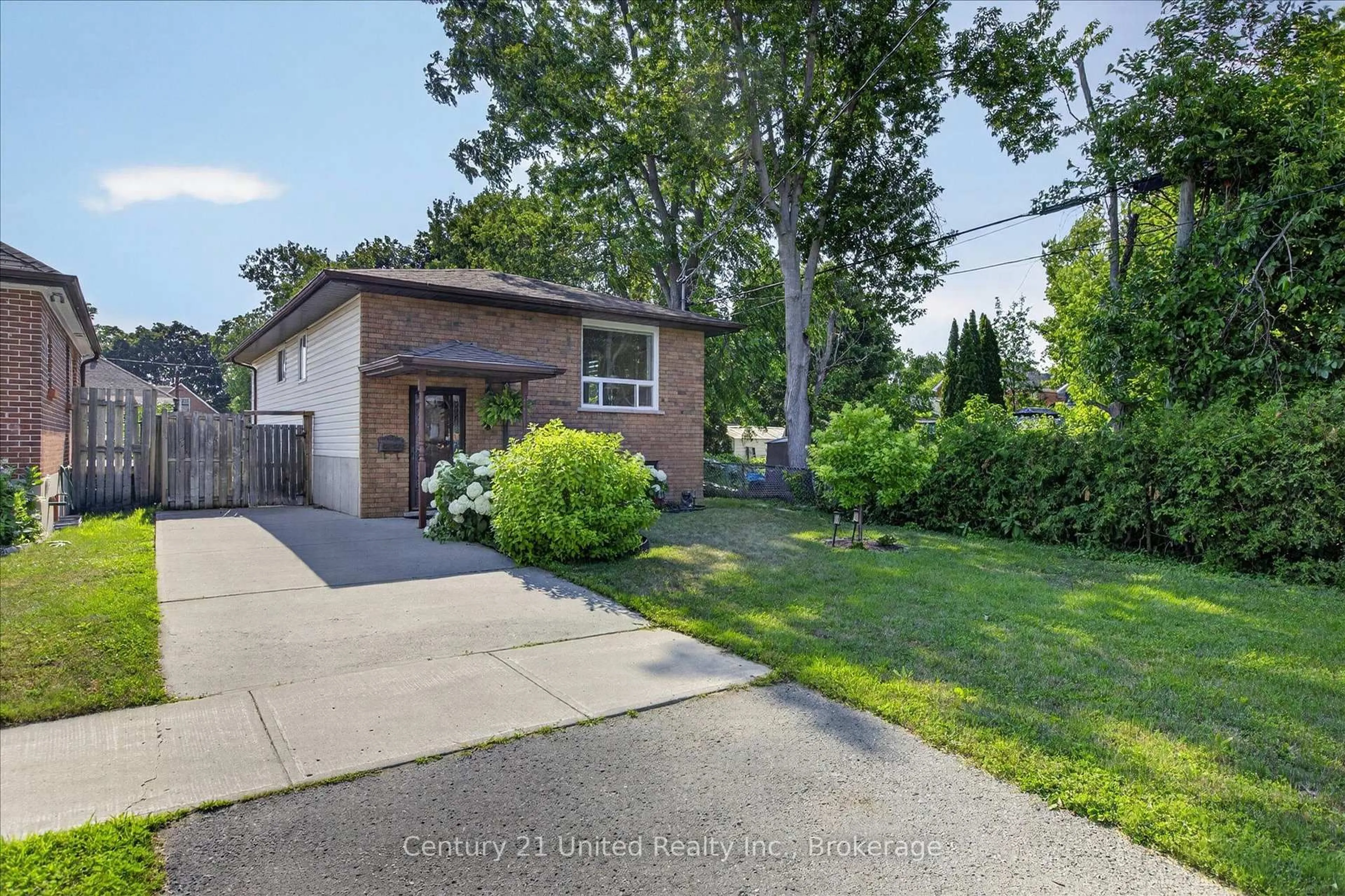 Home with brick exterior material, street for 71 Pine St, Peterborough Ontario K9J 5A6