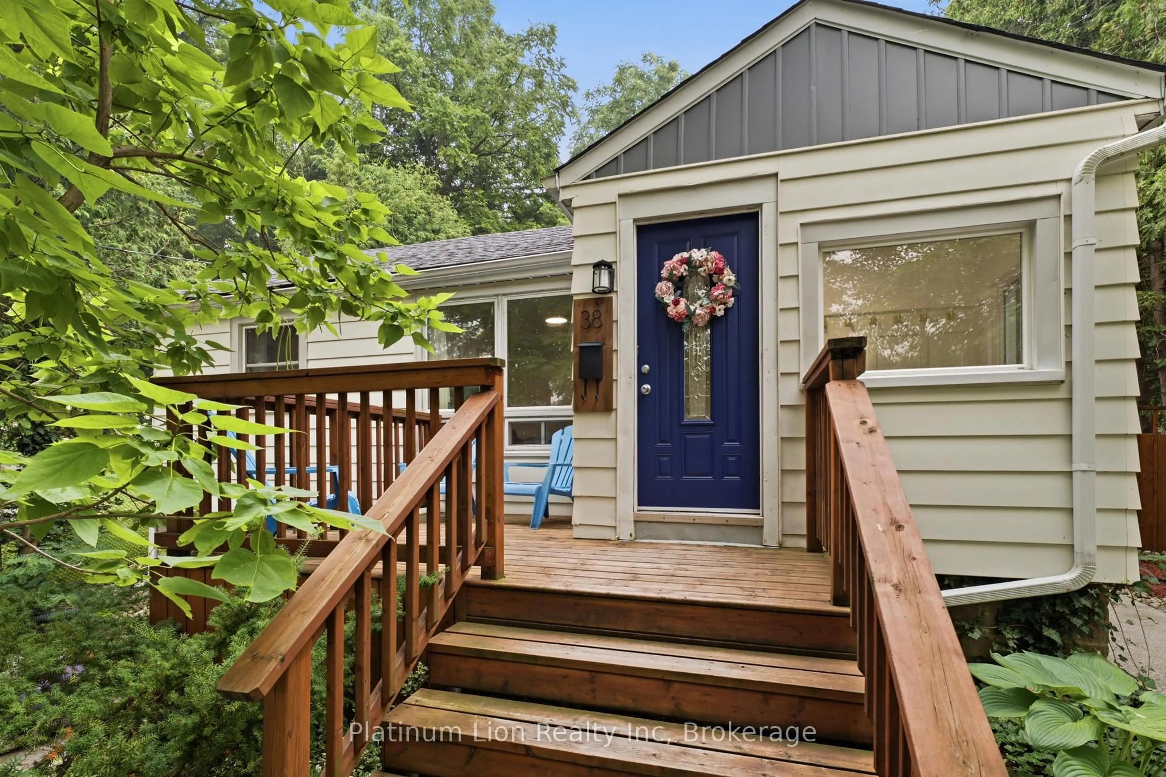 Home with vinyl exterior material, street for 38 Mercer St, Hamilton Ontario L9H 2N6