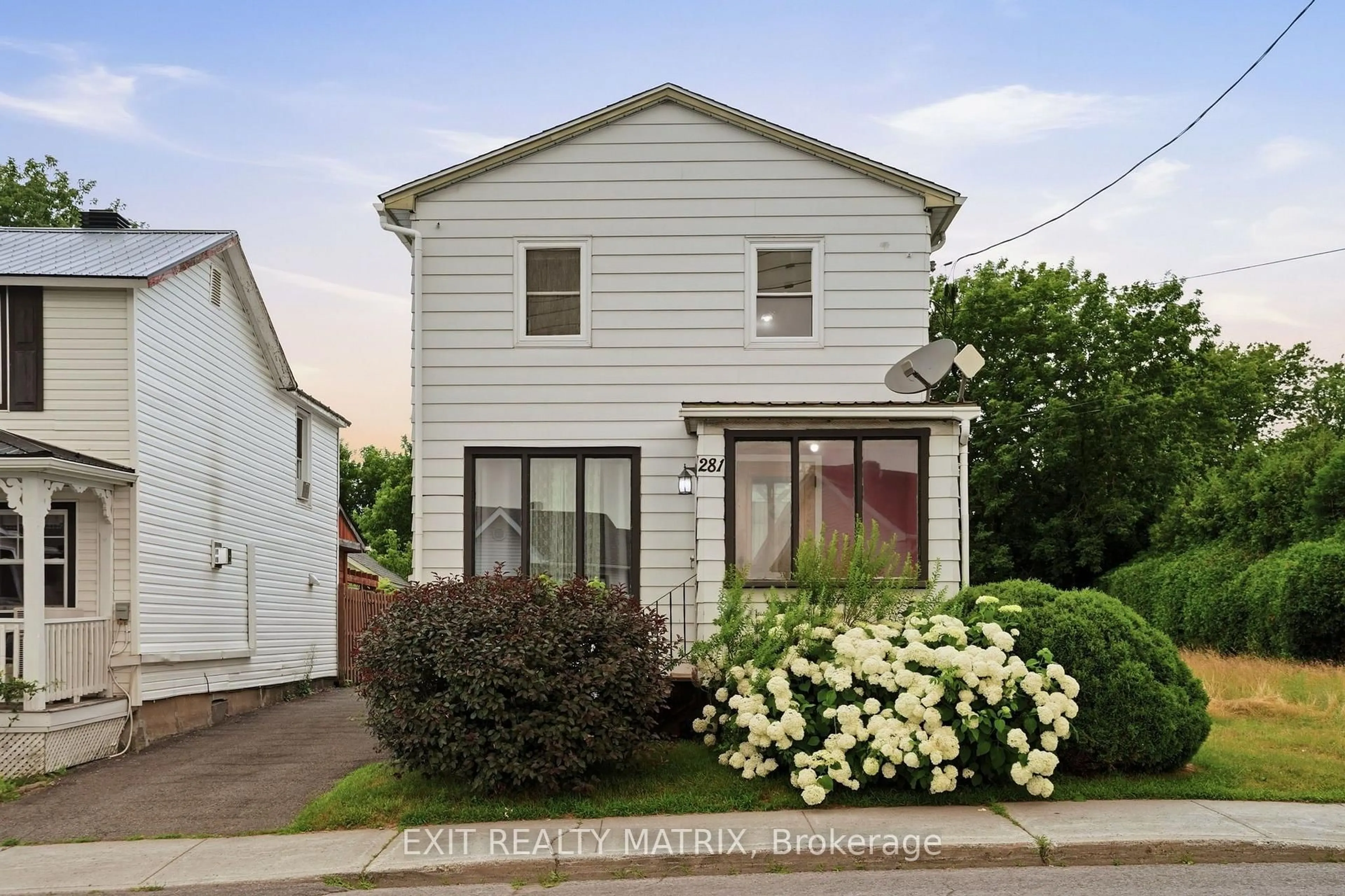 Home with vinyl exterior material, street for 281 Higginson St, Hawkesbury Ontario K6A 1G8