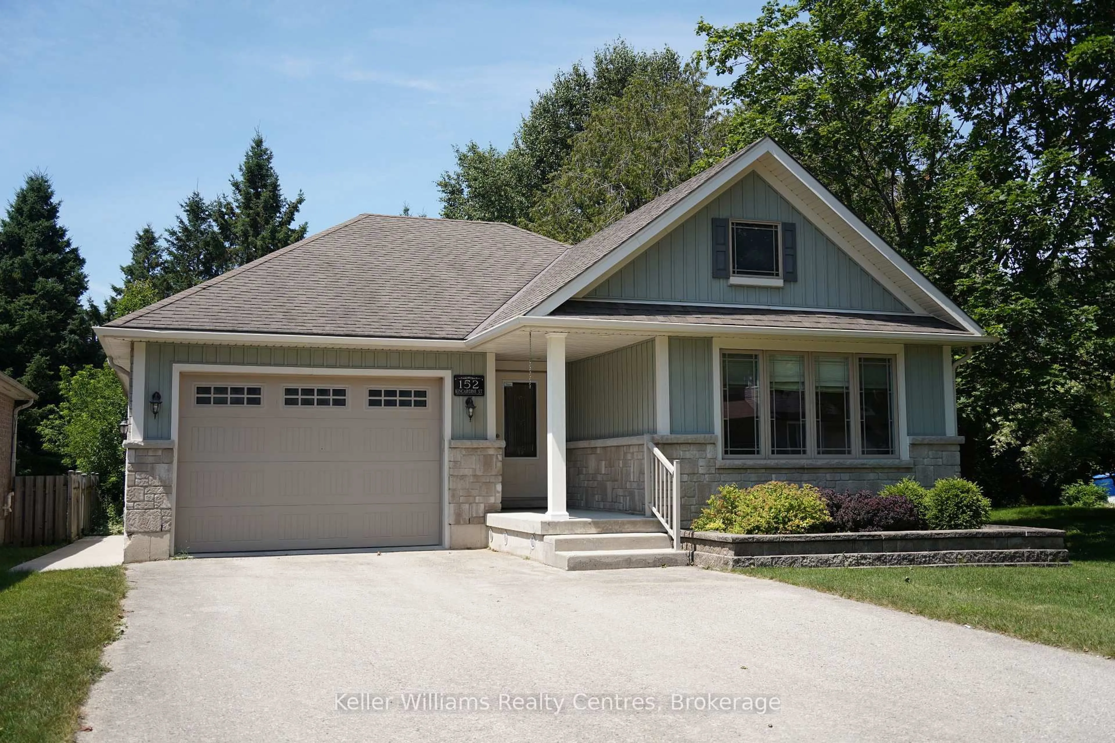 Home with vinyl exterior material, street for 152 Kincardine St, West Grey Ontario N0G 1R0