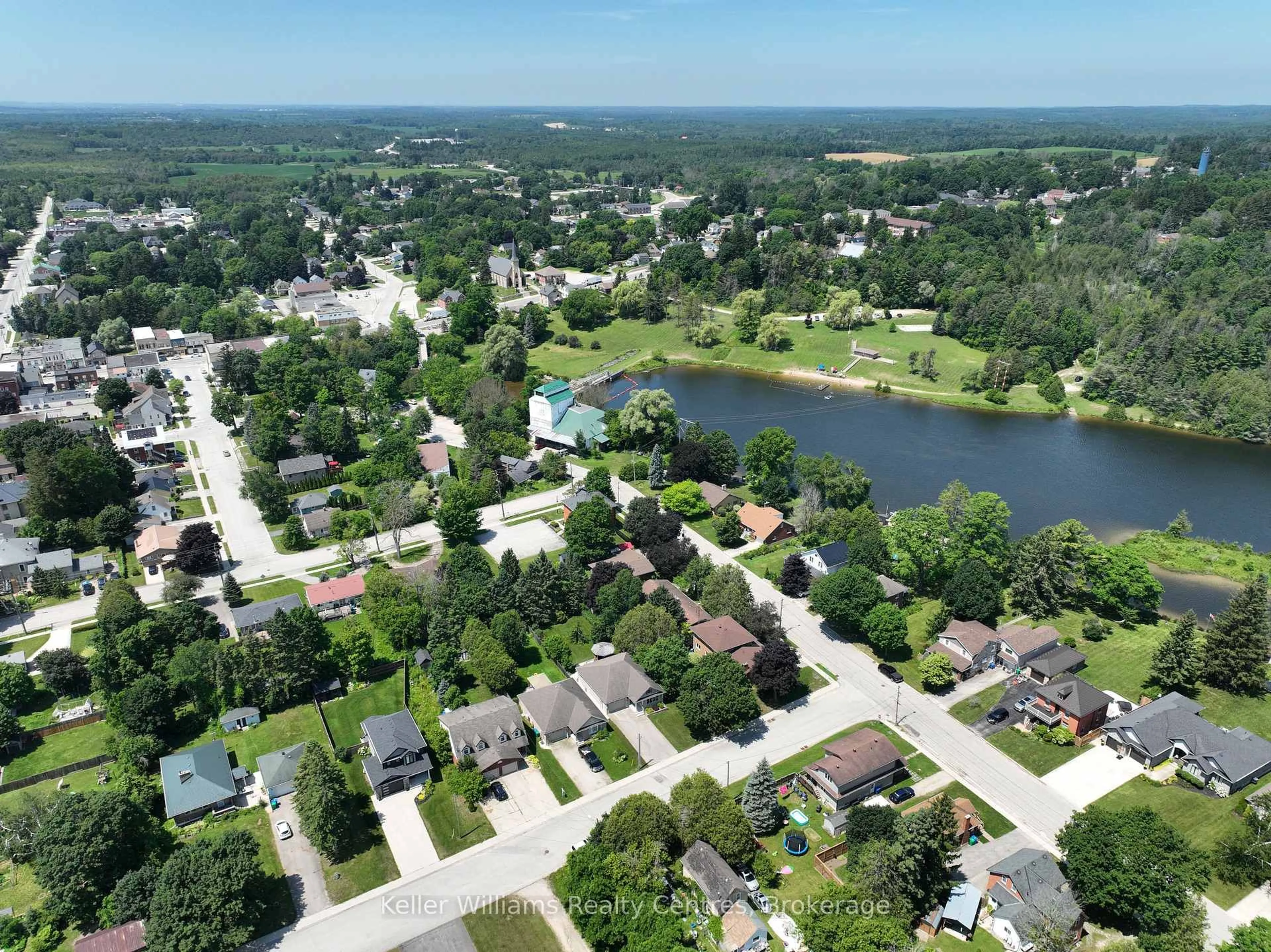 A pic from outside/outdoor area/front of a property/back of a property/a pic from drone, water/lake/river/ocean view for 152 Kincardine St, West Grey Ontario N0G 1R0