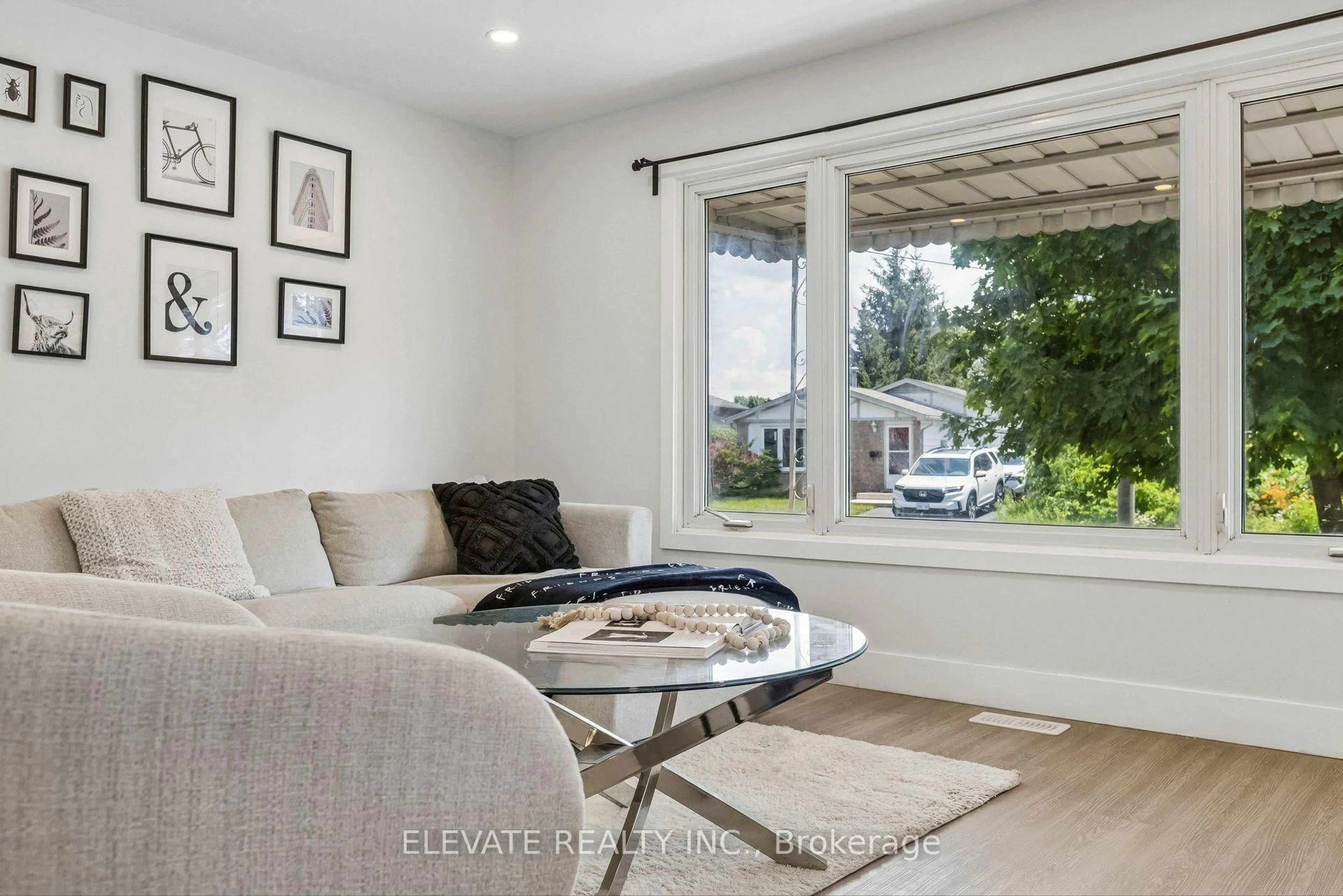 Living room with furniture, unknown for 225 Broken Oak Cres, Kitchener Ontario N2N 1N8