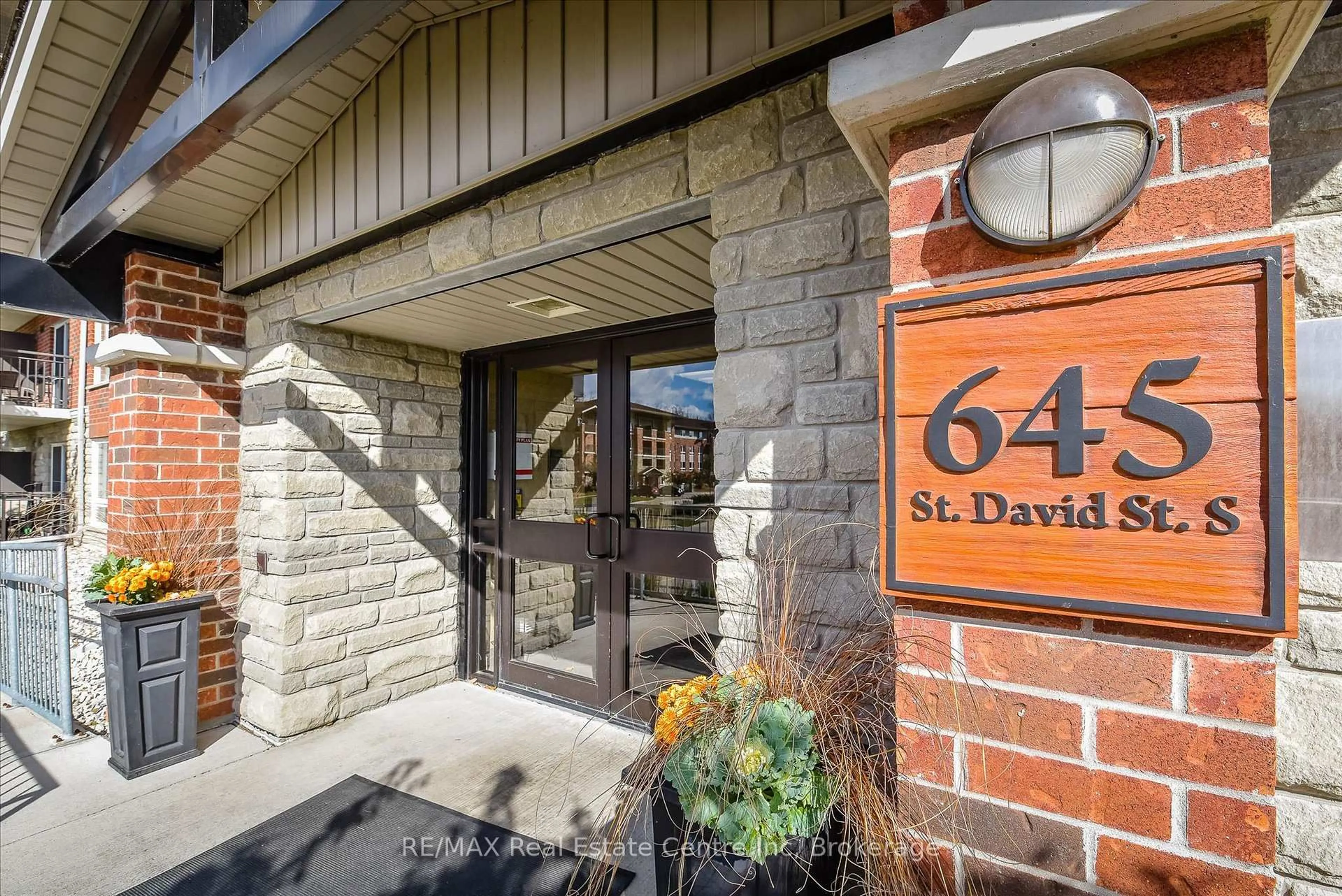 Unknown for 645 St David St #302, Centre Wellington Ontario N1M 0A9