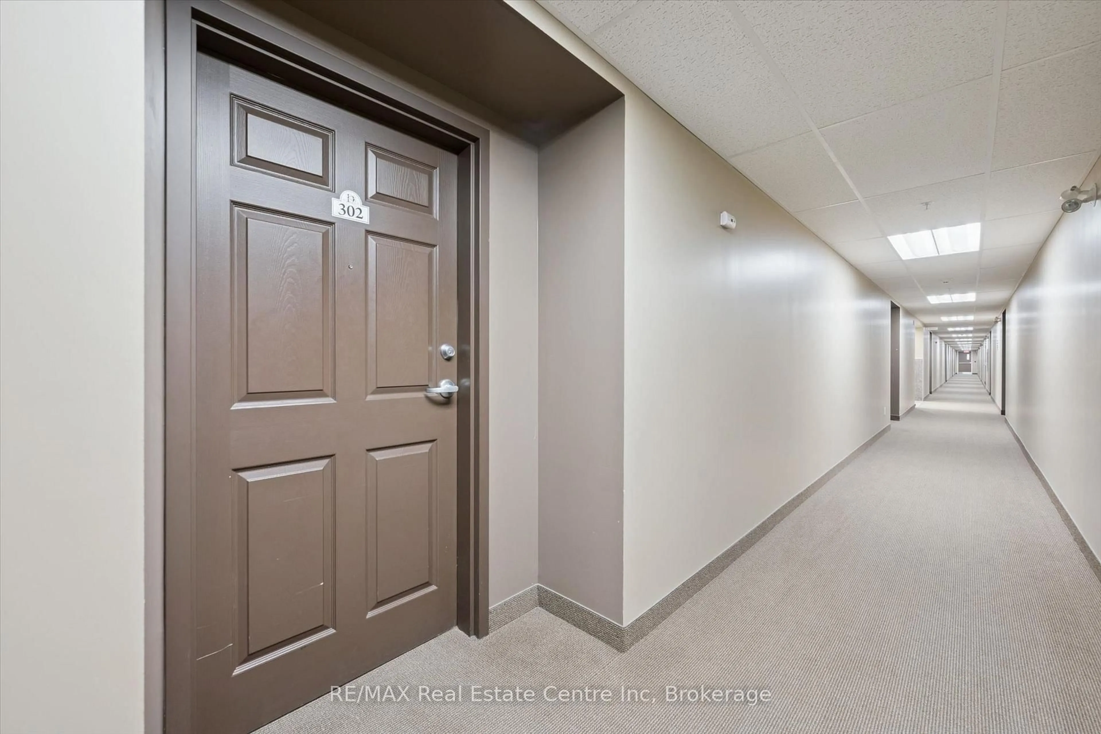 Indoor foyer for 645 St David St #302, Centre Wellington Ontario N1M 0A9