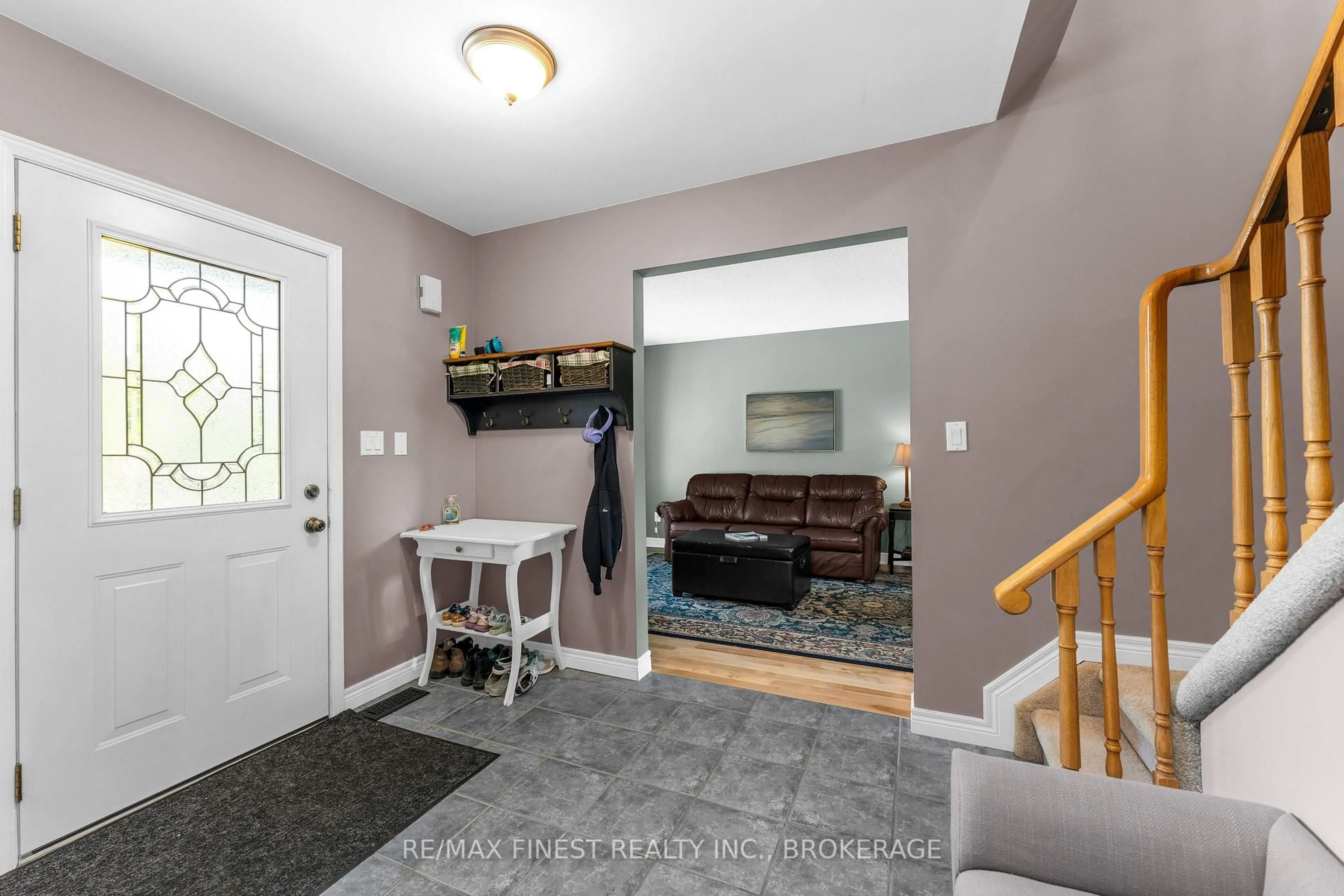 Indoor entryway for 943 Newhall Dr, Kingston Ontario K7P 2C7