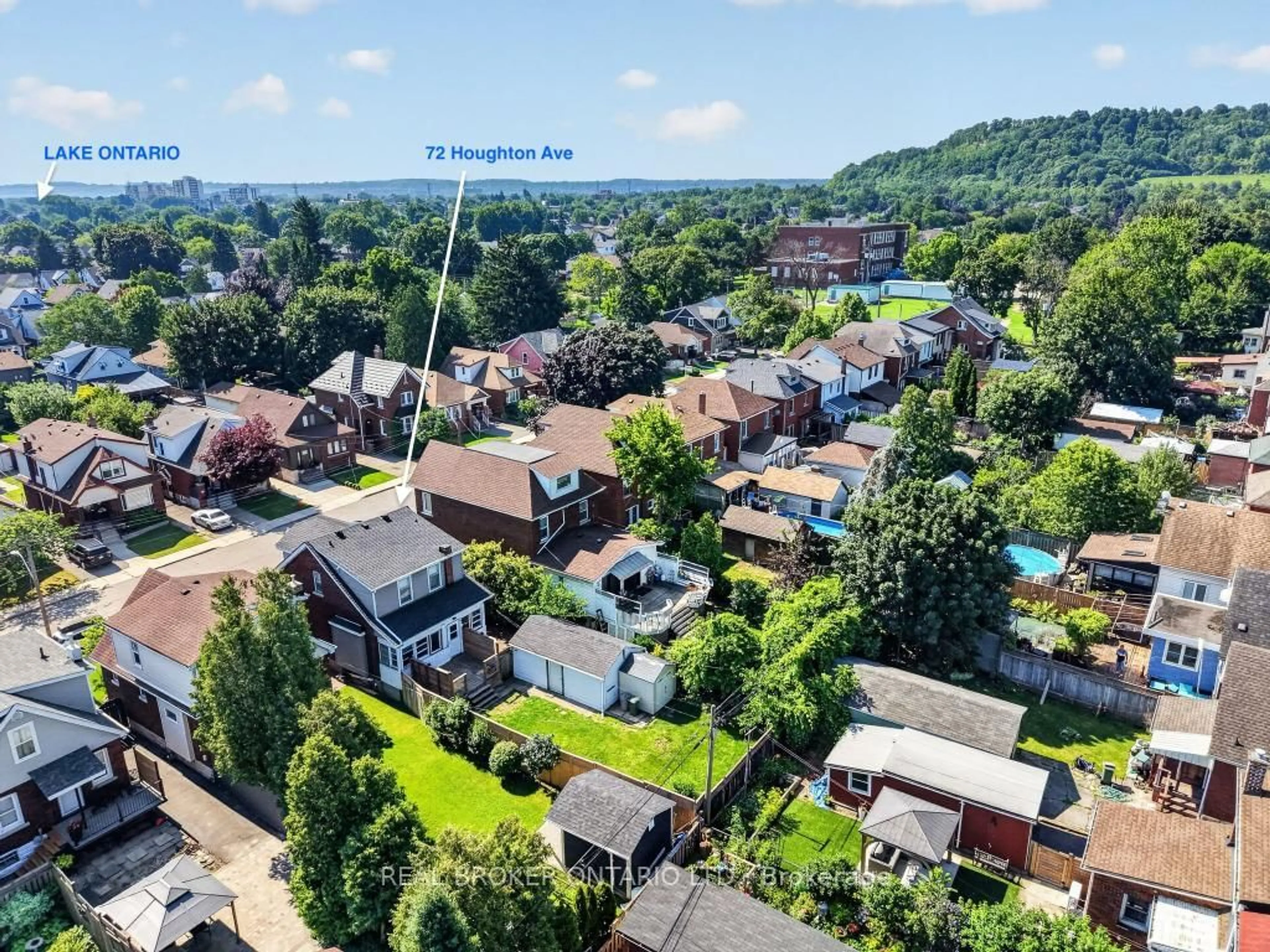 A pic from outside/outdoor area/front of a property/back of a property/a pic from drone, city buildings view from balcony for 72 Houghton Ave, Hamilton Ontario L8K 2M8