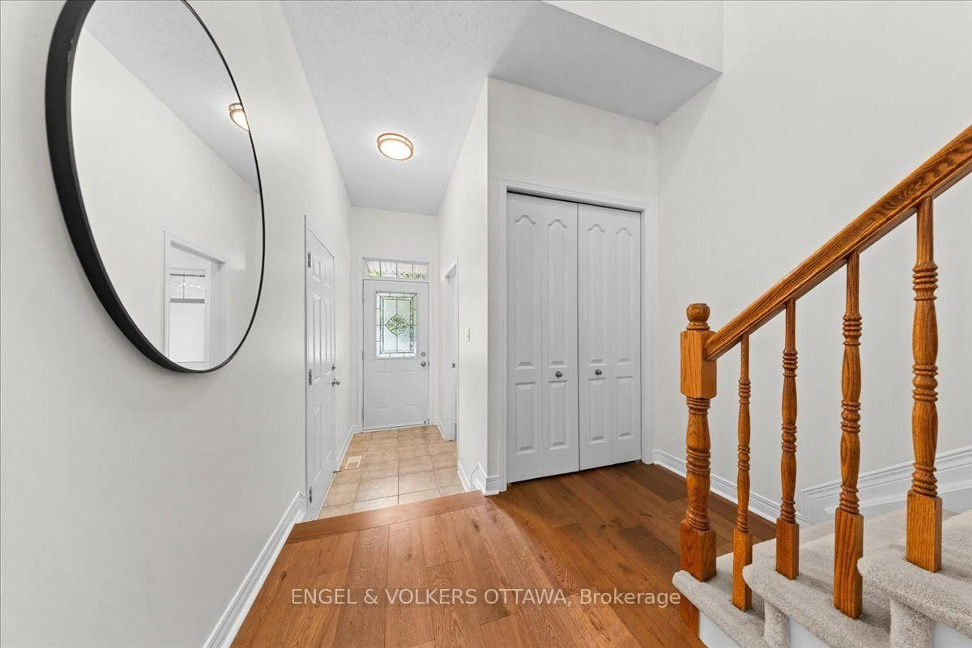 Indoor entryway for 173 Hornchurch Lane, Ottawa Ontario K2J 0J9