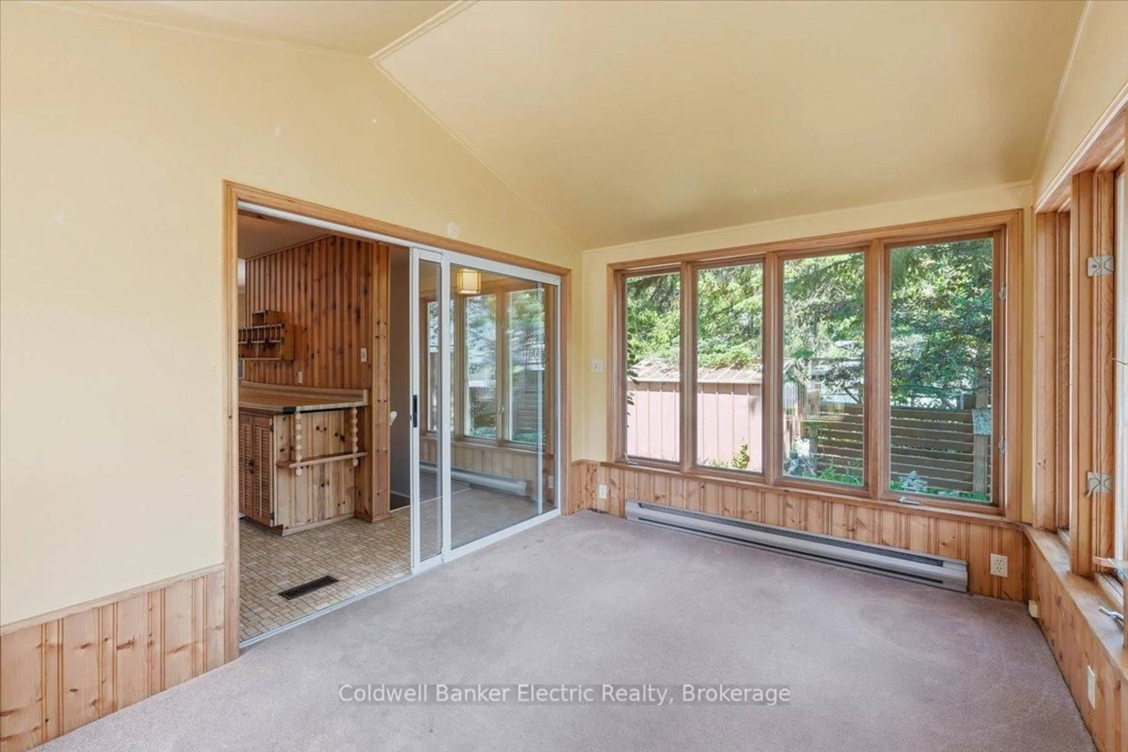 Indoor entryway for 951 St. Paul's St, Peterborough Ontario K9H 6J7
