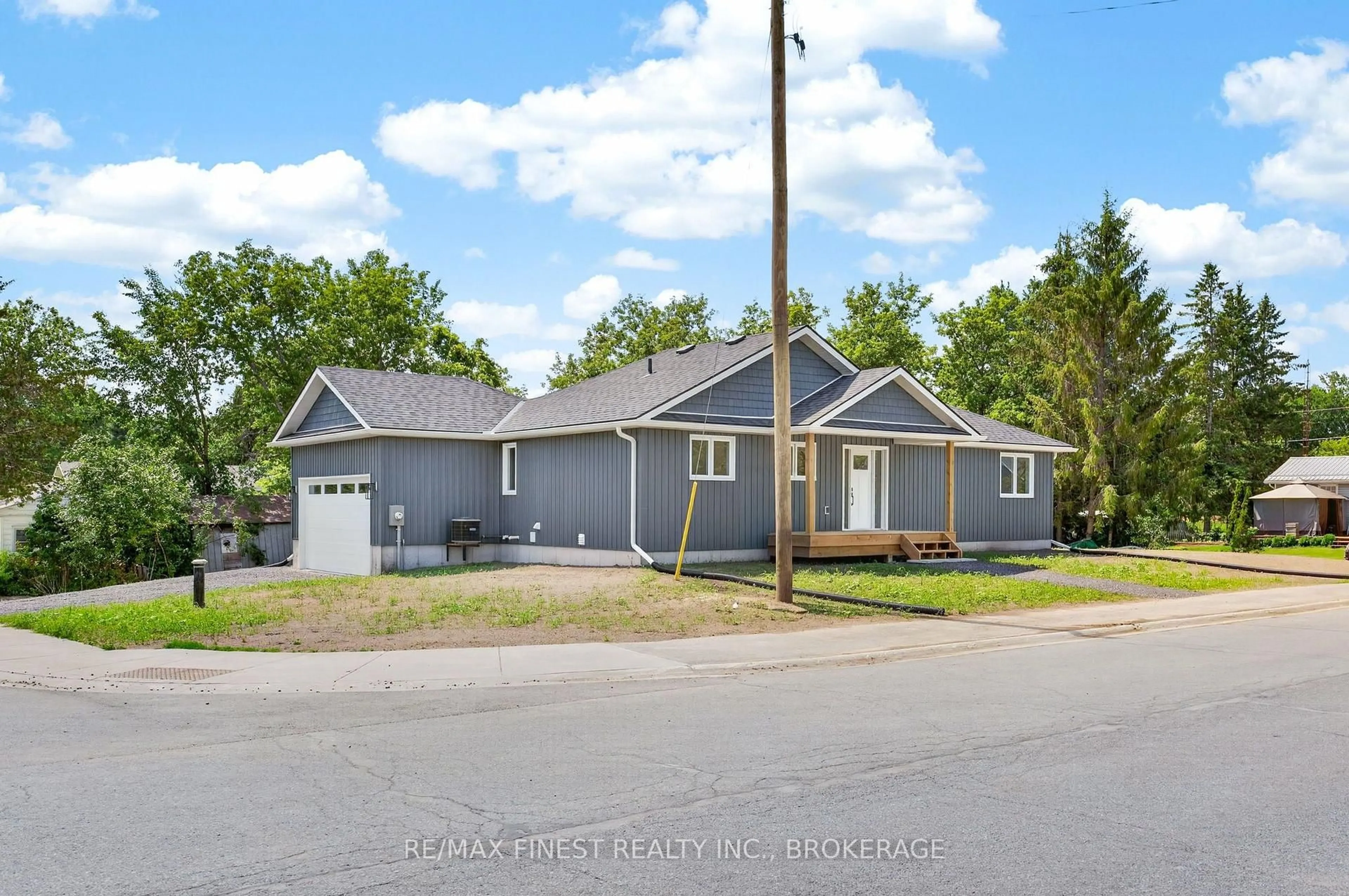 Unknown for 37 East St, Limoges Ontario K0K 2M0