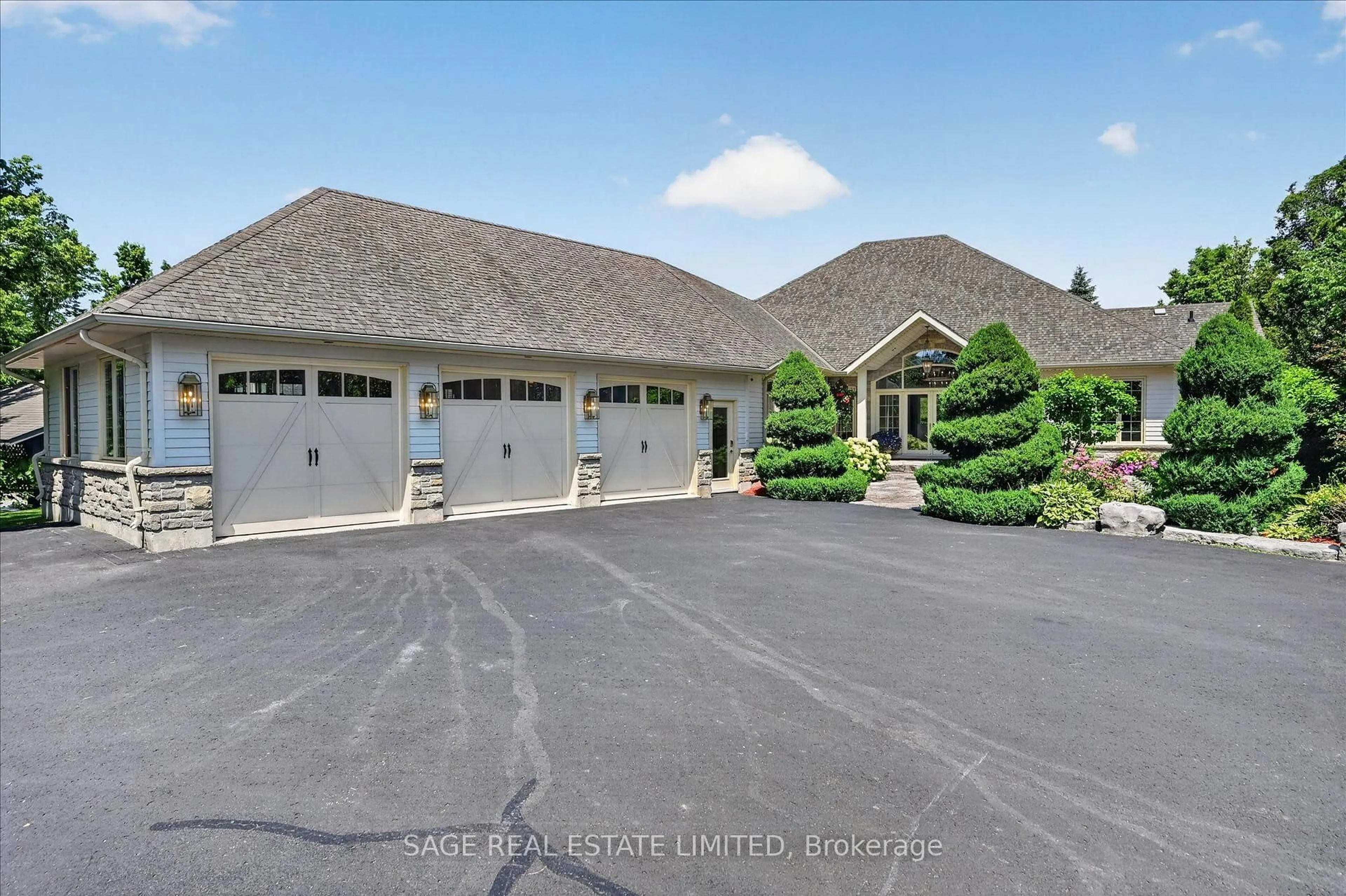 Indoor garage for 78 Boyd St, Kawartha Lakes Ontario K0M 1A0