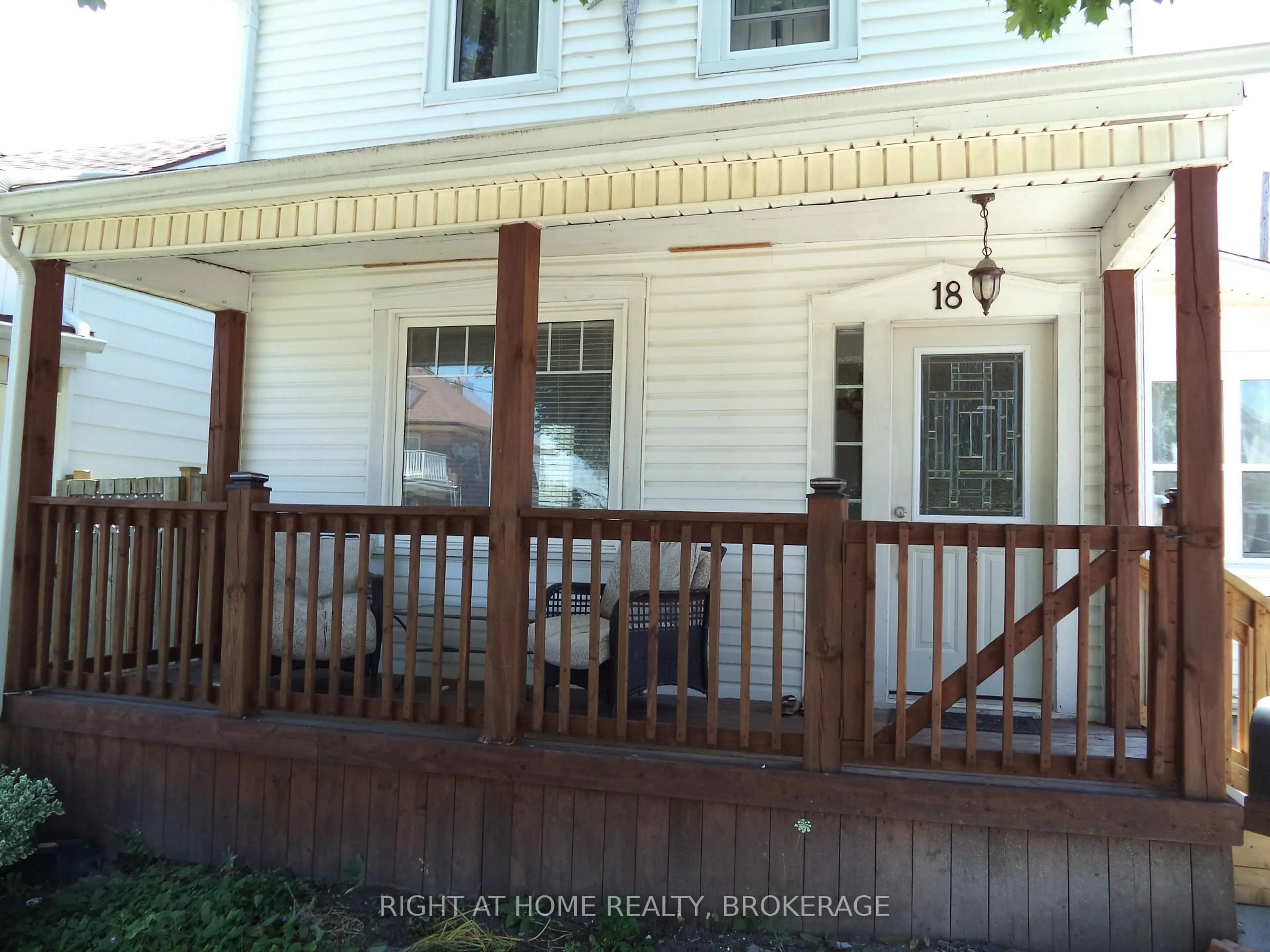 Unknown for 18 Almond St, St. Catharines Ontario L2T 1E9