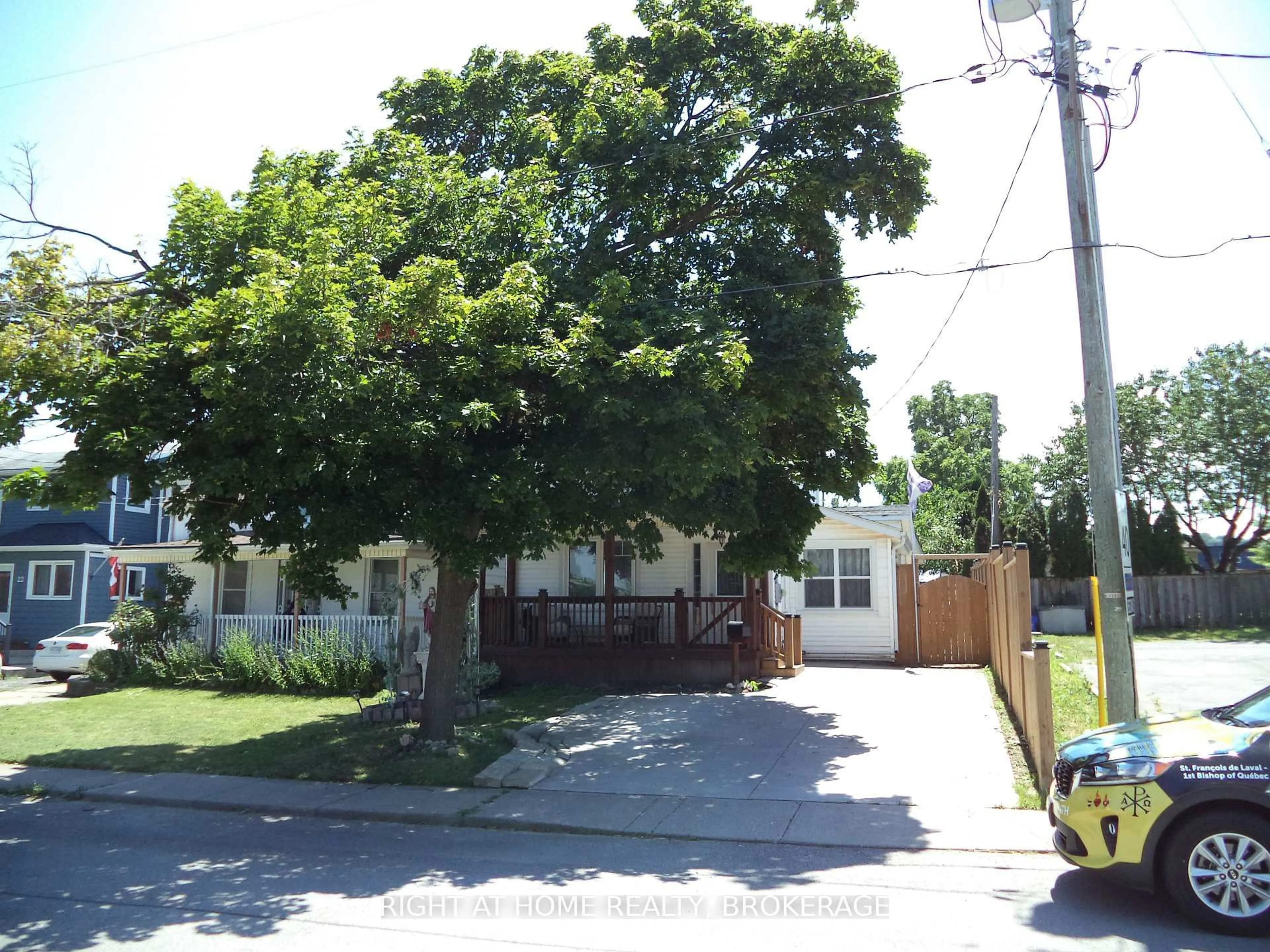 Unknown for 18 Almond St, St. Catharines Ontario L2T 1E9