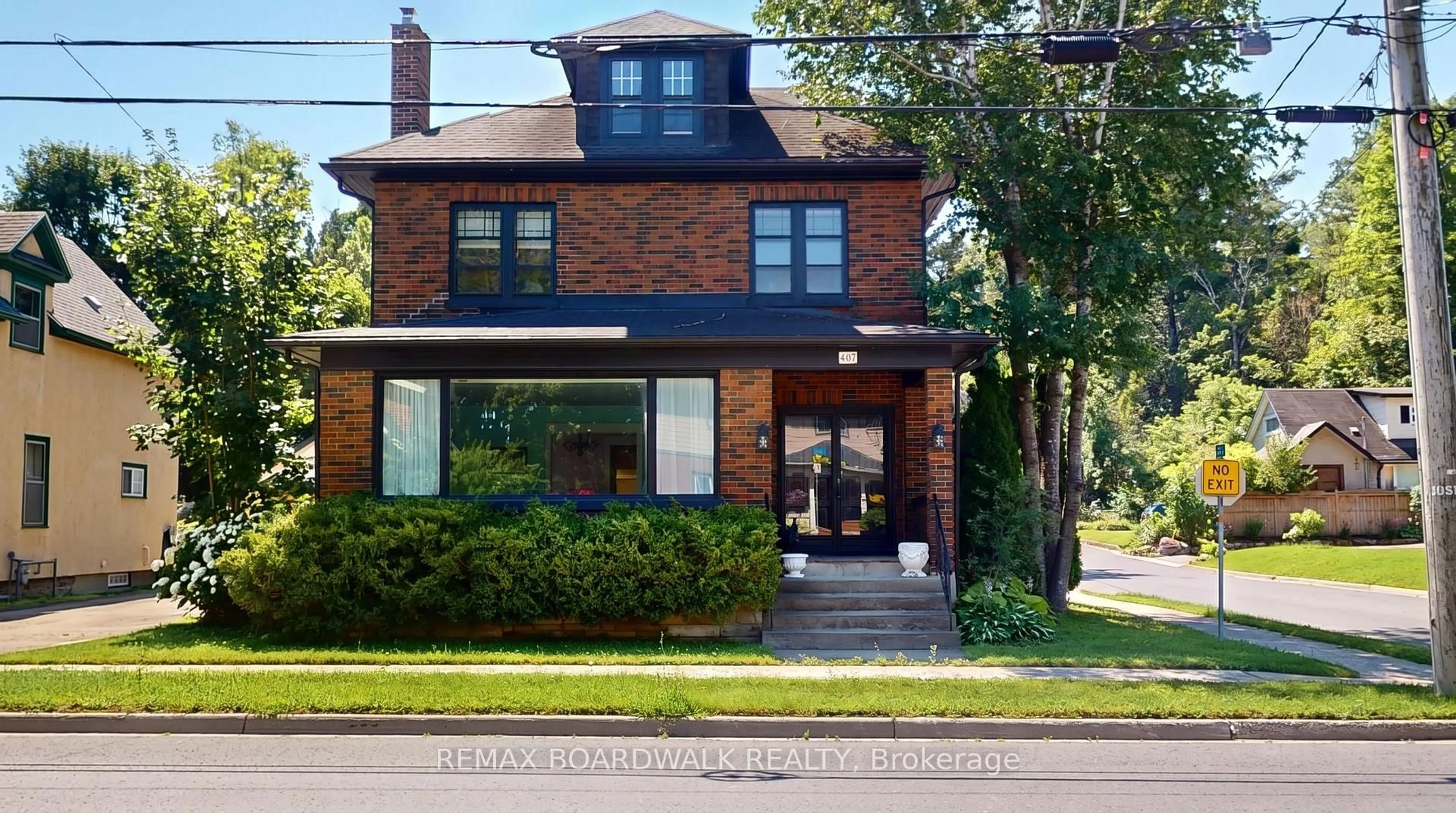 Home with brick exterior material, street for 407 King St, Brockville Ontario K6V 3S8