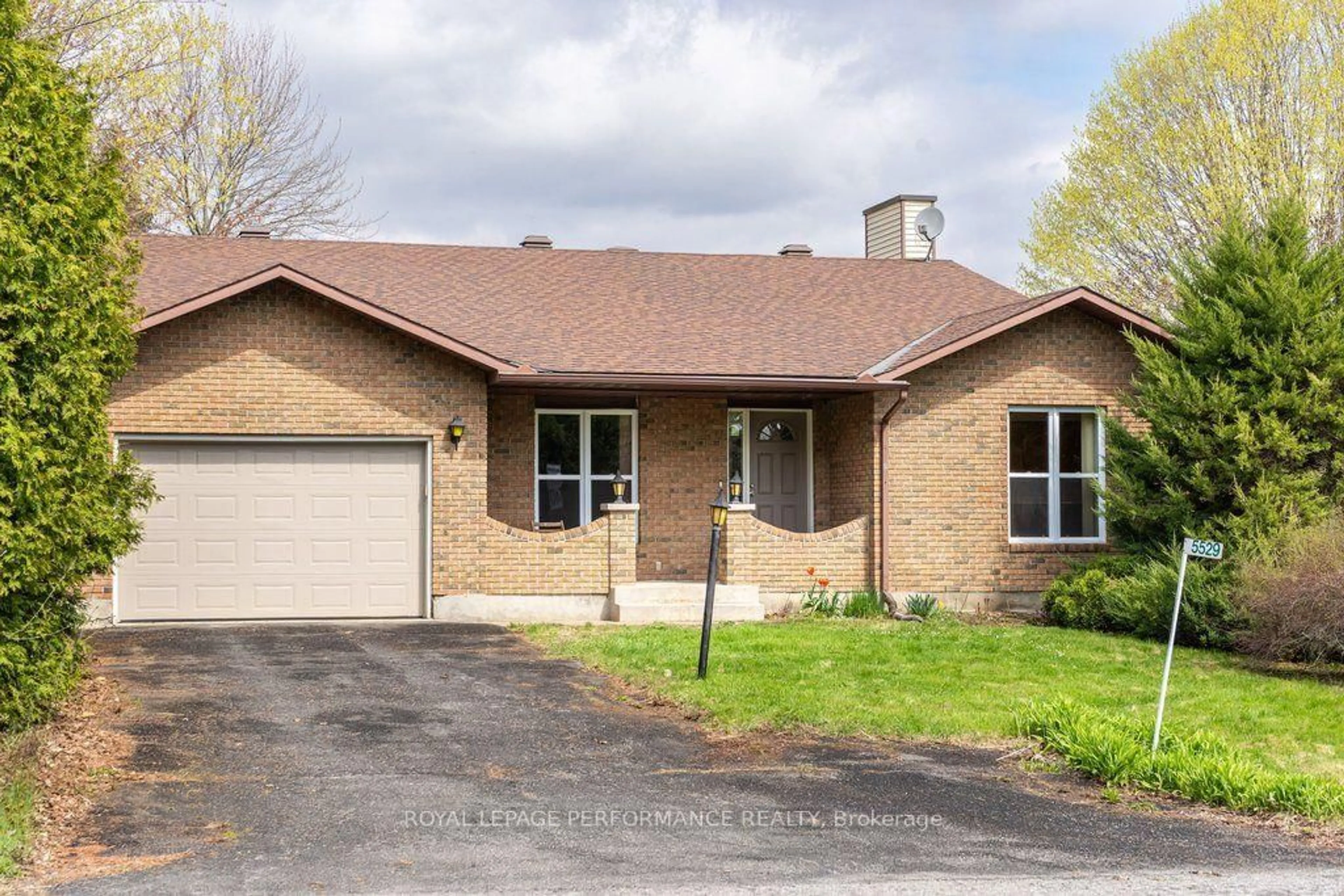 Home with brick exterior material, street for 5529 Woodeden Dr, Ottawa Ontario K4M 1B4
