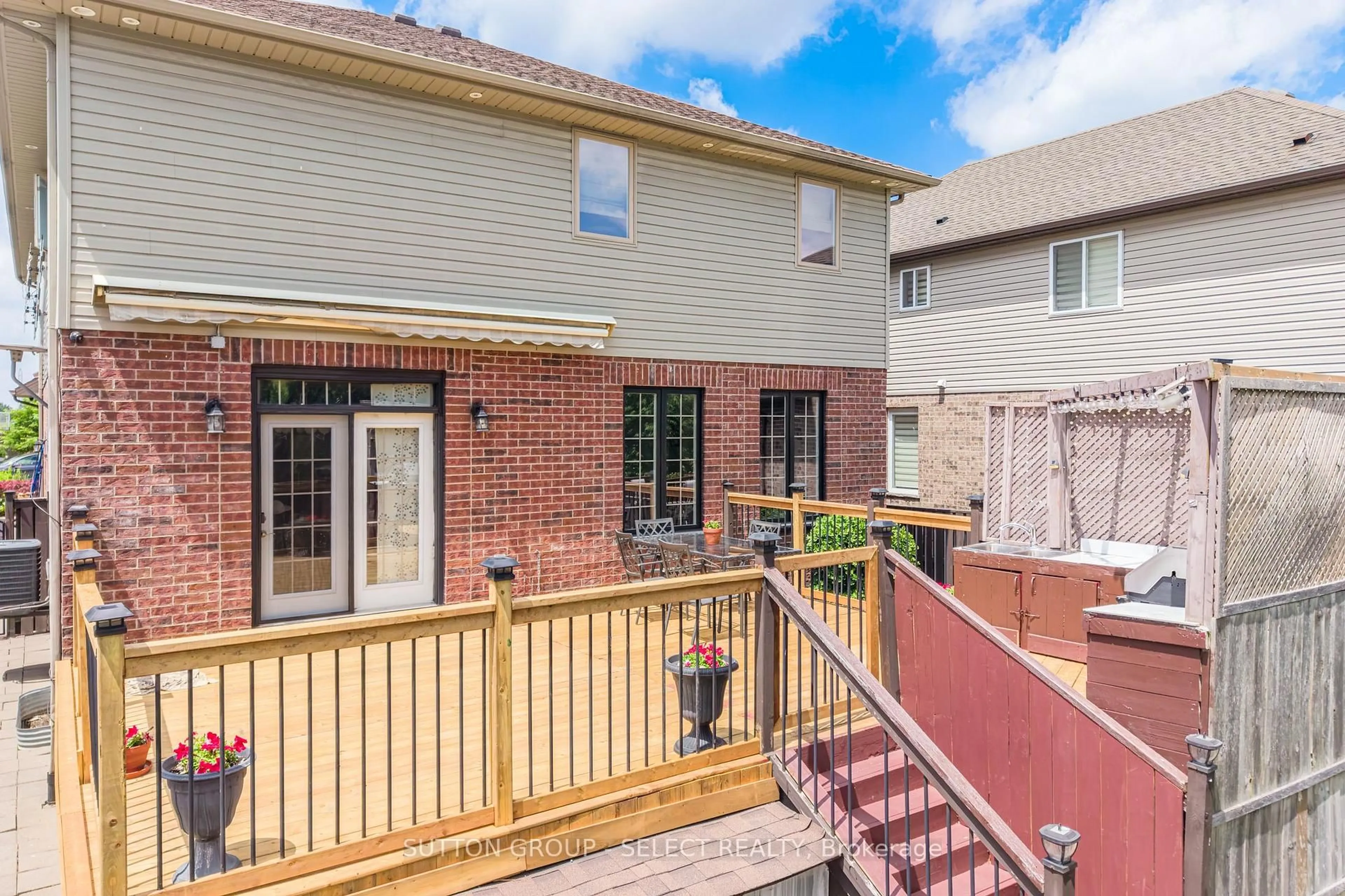 Patio, street for 2229 Cardinal Crt, London South Ontario N6M 0C2