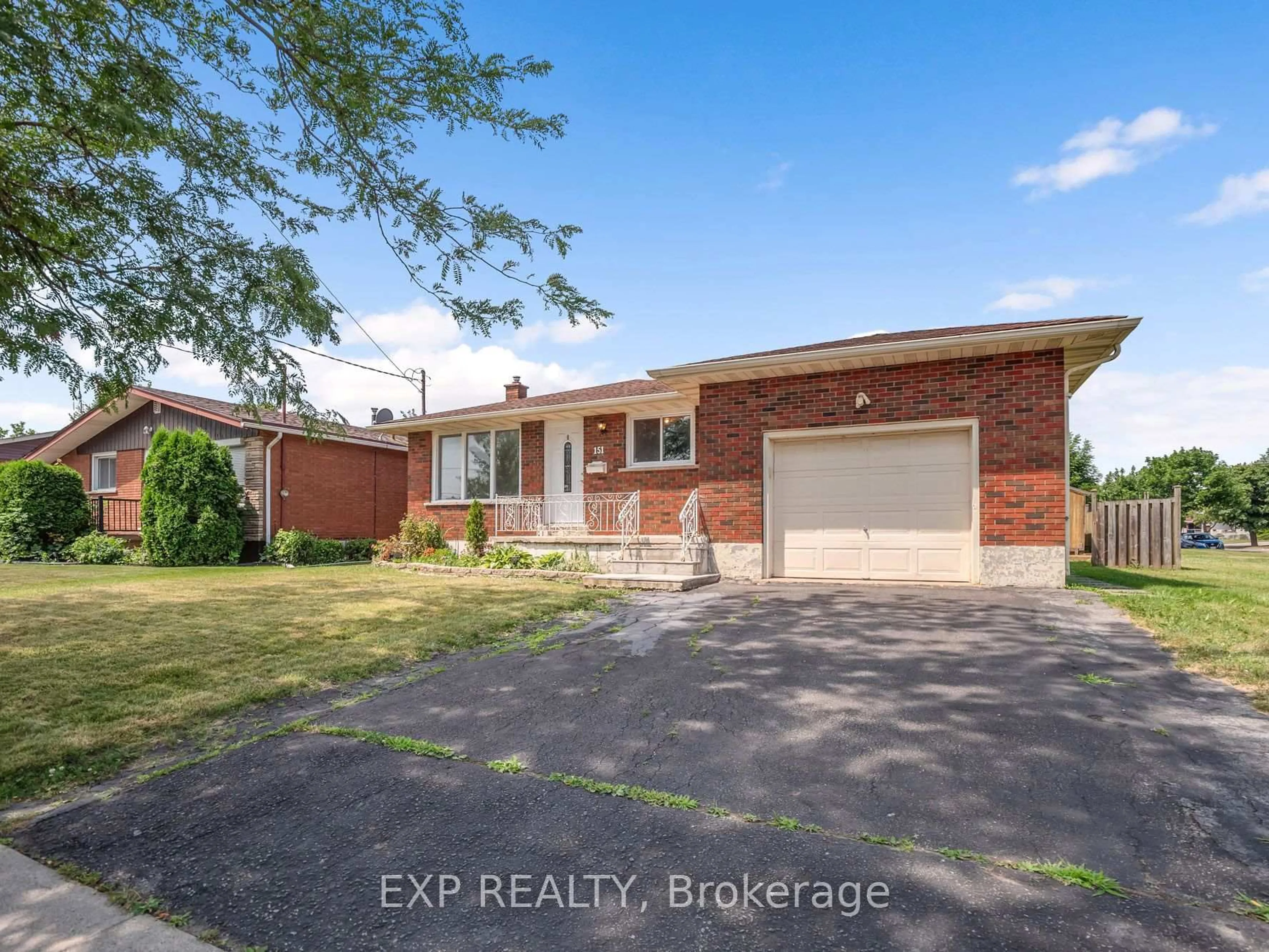 A pic from outside/outdoor area/front of a property/back of a property/a pic from drone, street for 151 Wellington St, Welland Ontario L3B 1B4