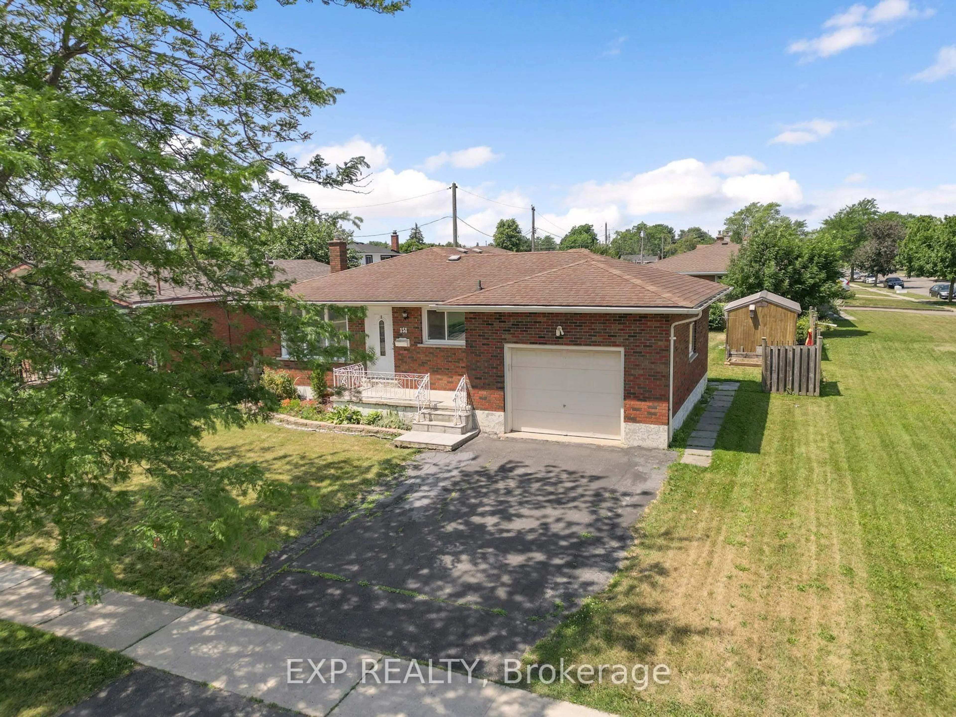 A pic from outside/outdoor area/front of a property/back of a property/a pic from drone, street for 151 Wellington St, Welland Ontario L3B 1B4