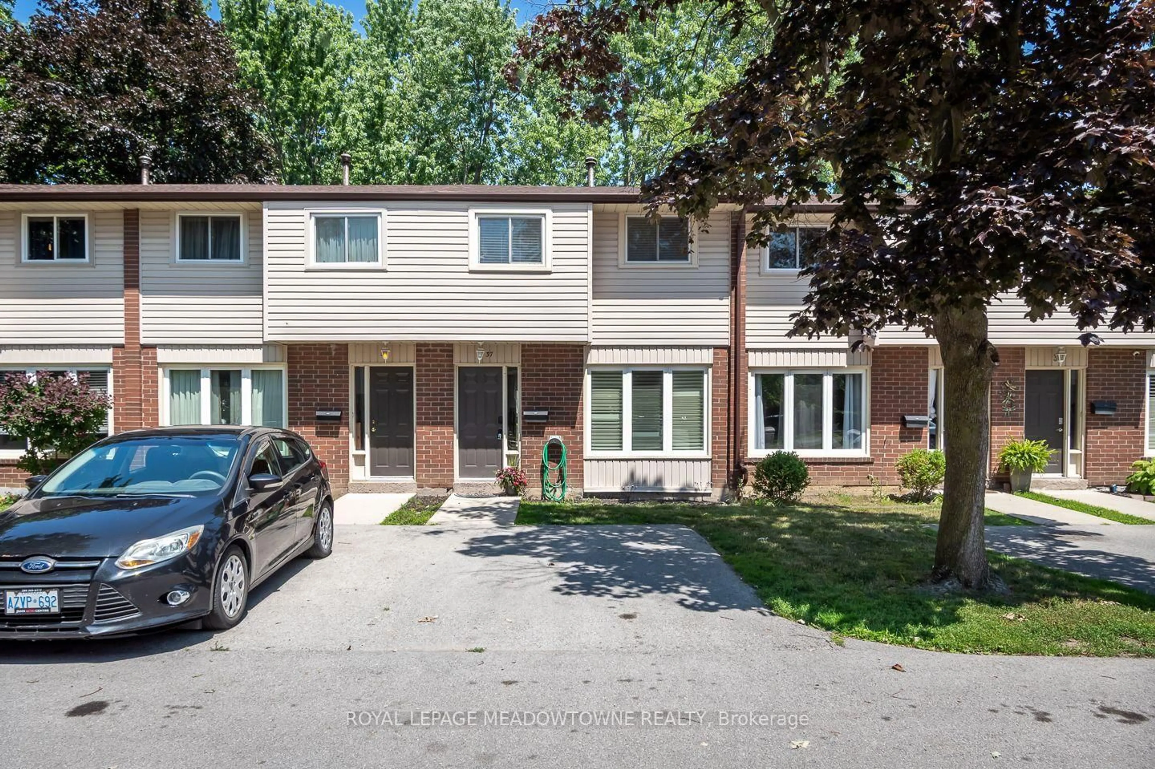 A pic from outside/outdoor area/front of a property/back of a property/a pic from drone, street for 2 Weiden St #37, St. Catharines Ontario L2M 6W5