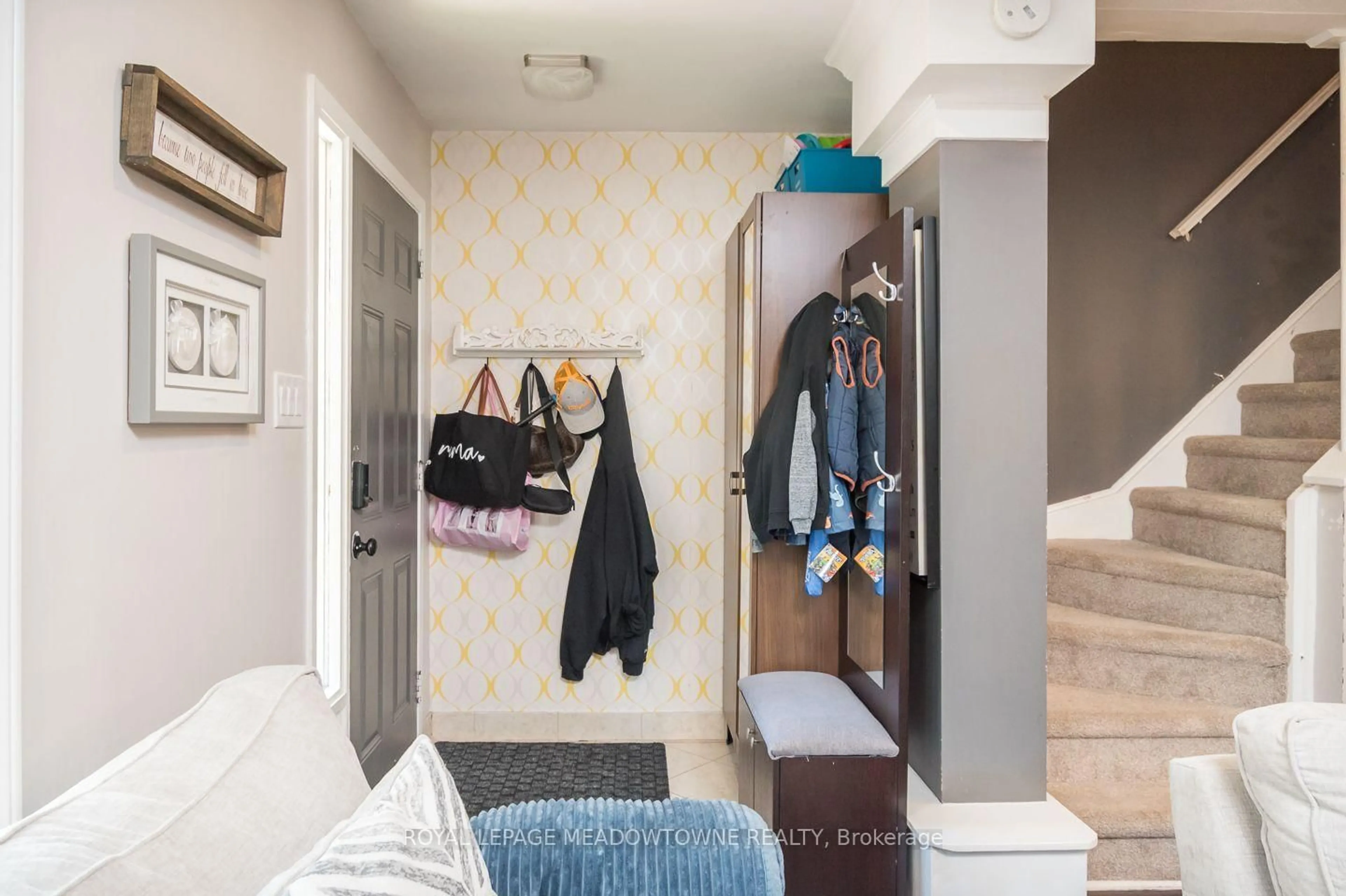 Indoor entryway for 2 Weiden St #37, St. Catharines Ontario L2M 6W5