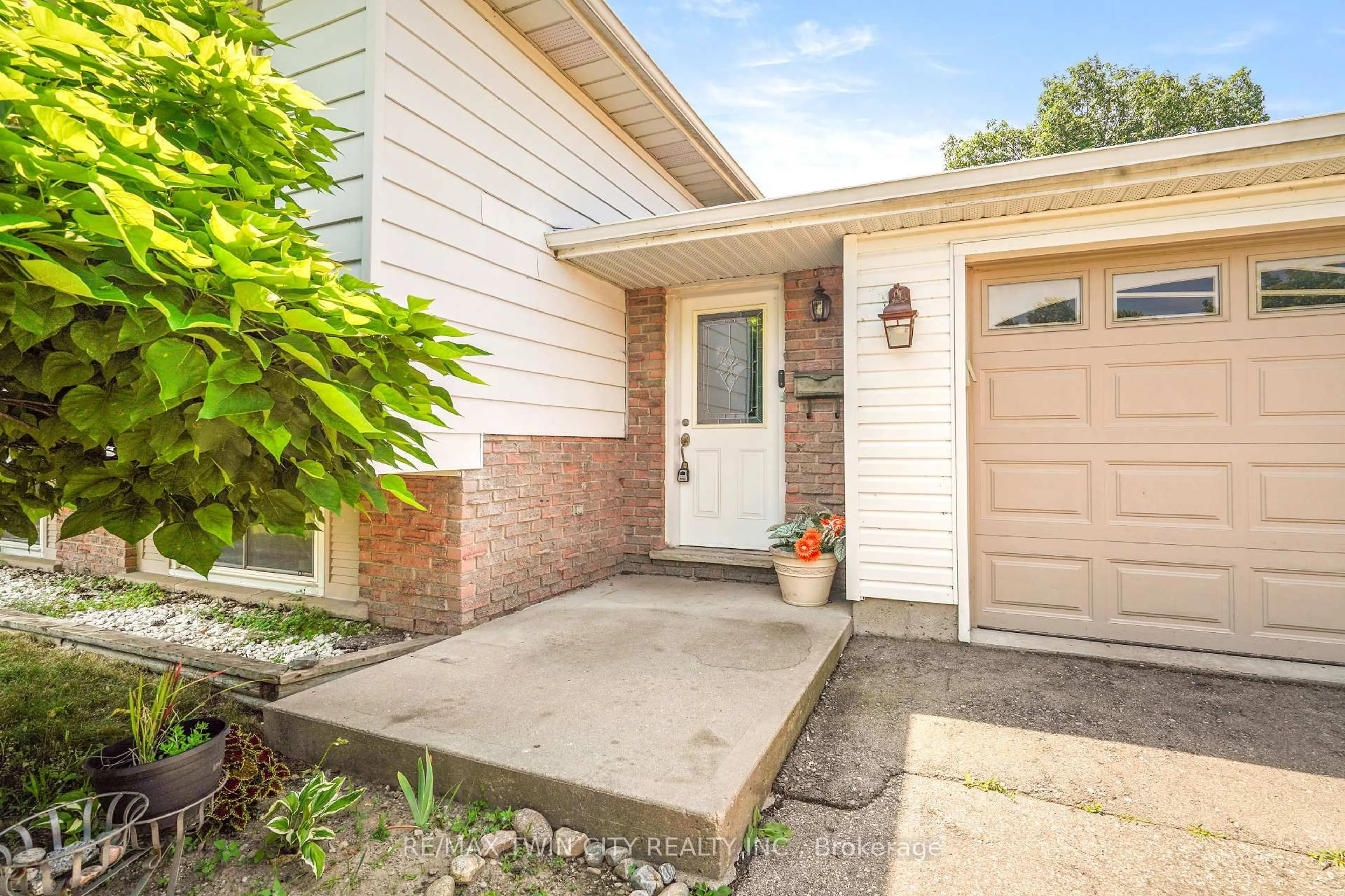 Unknown for 14 Thistledown Dr, Brantford Ontario N3R 6R9
