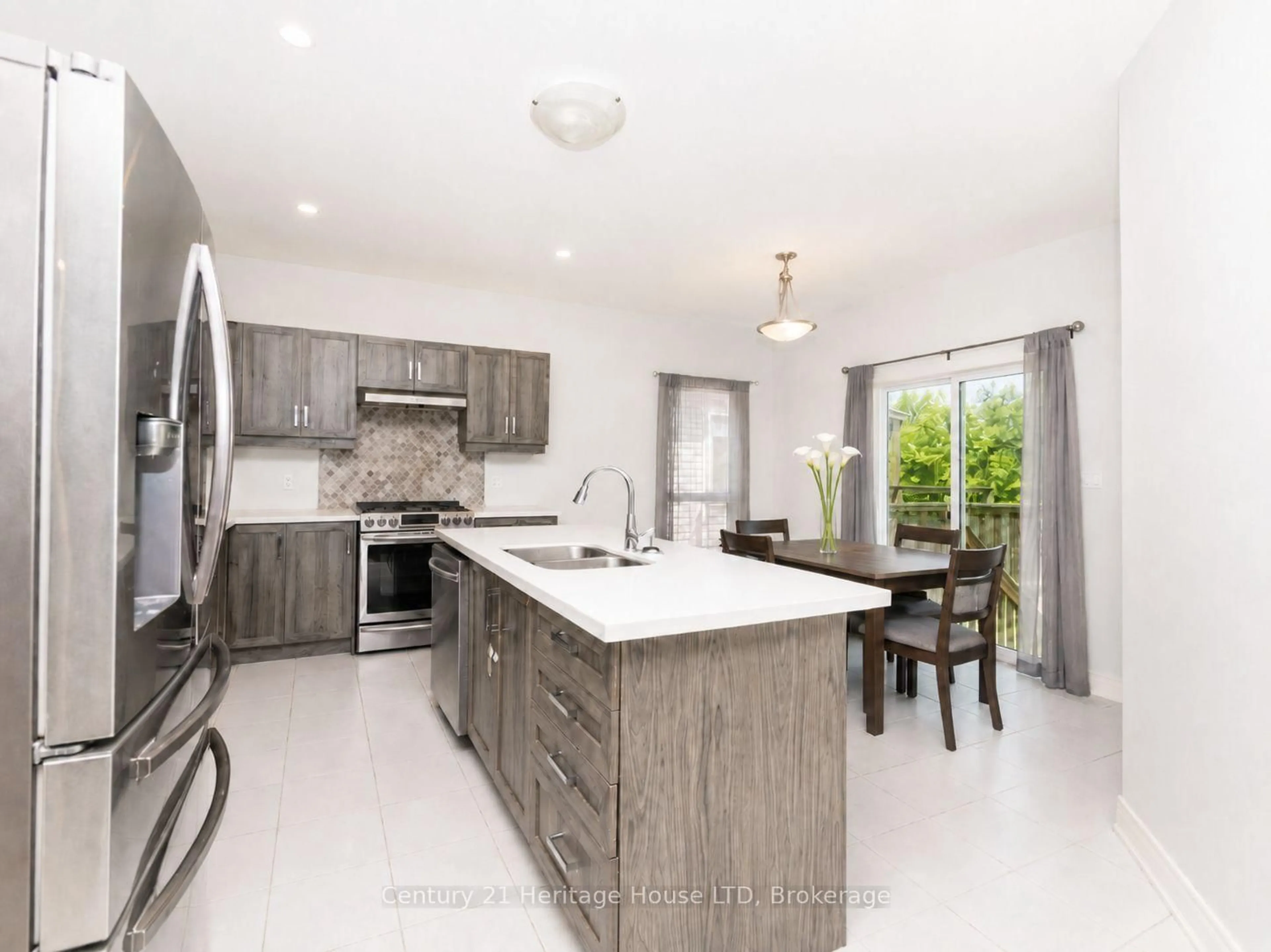 Open concept kitchen, unknown for 892 BURWELL St, Fort Erie Ontario L2A 1N1