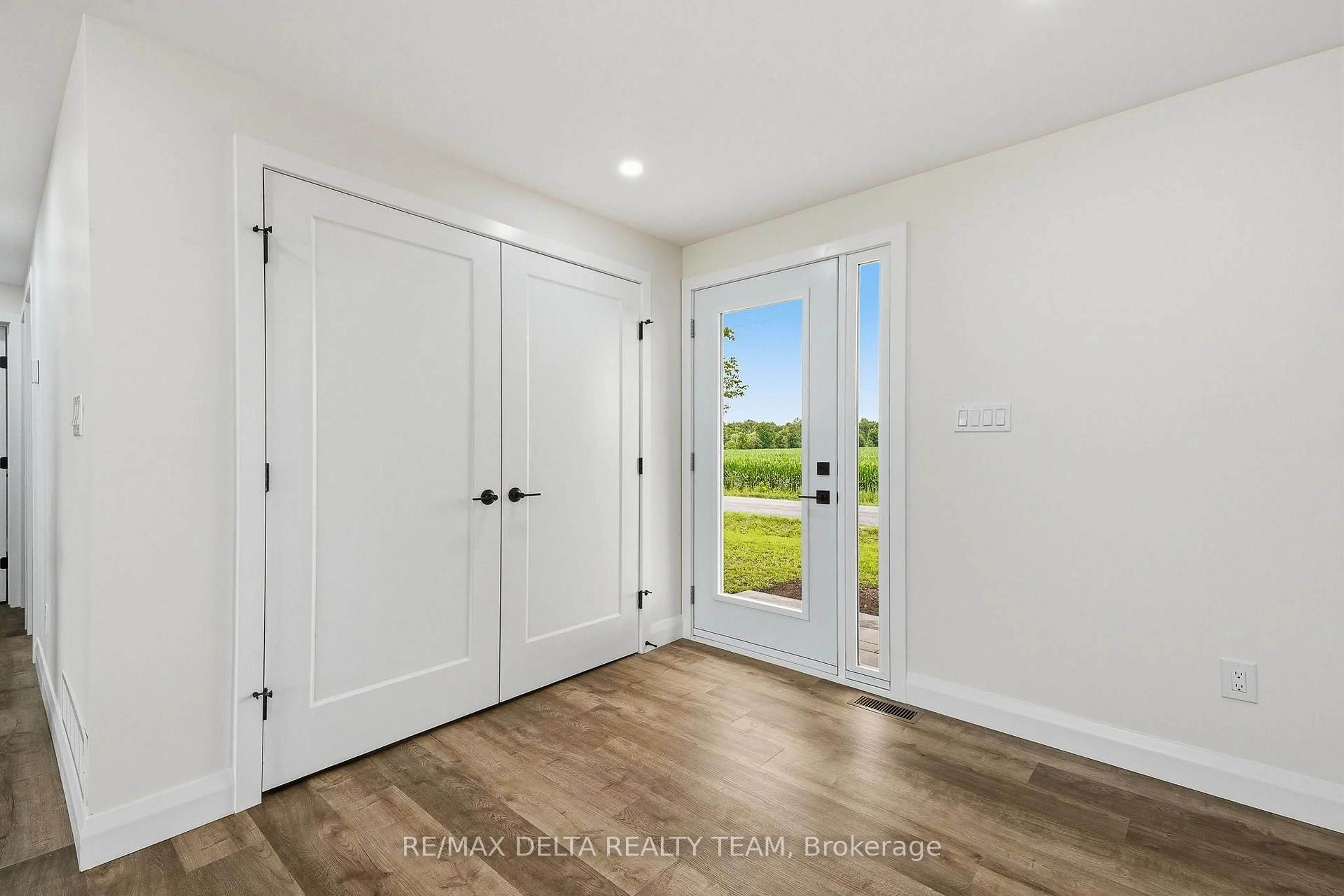 Indoor entryway for 1568 Pilon Rd, Clarence-Rockland Ontario K0A 1N0