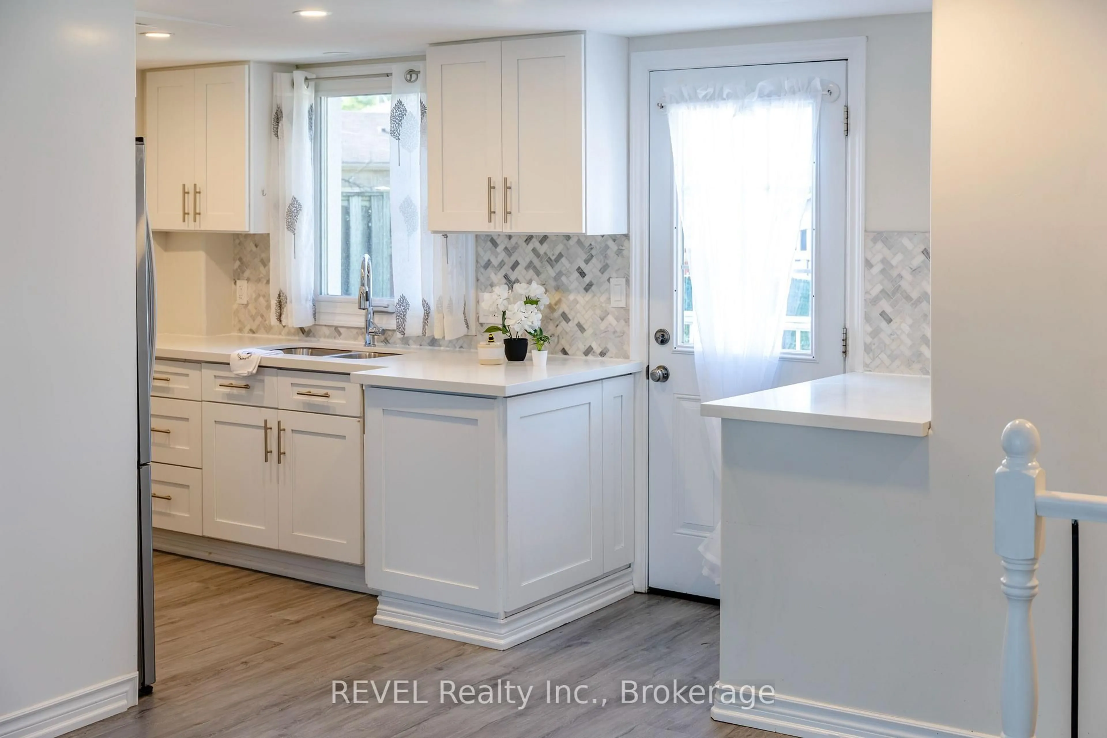 Open concept kitchen, ceramic/tile floor for 45 Parker St, St. Catharines Ontario L2S 1C7