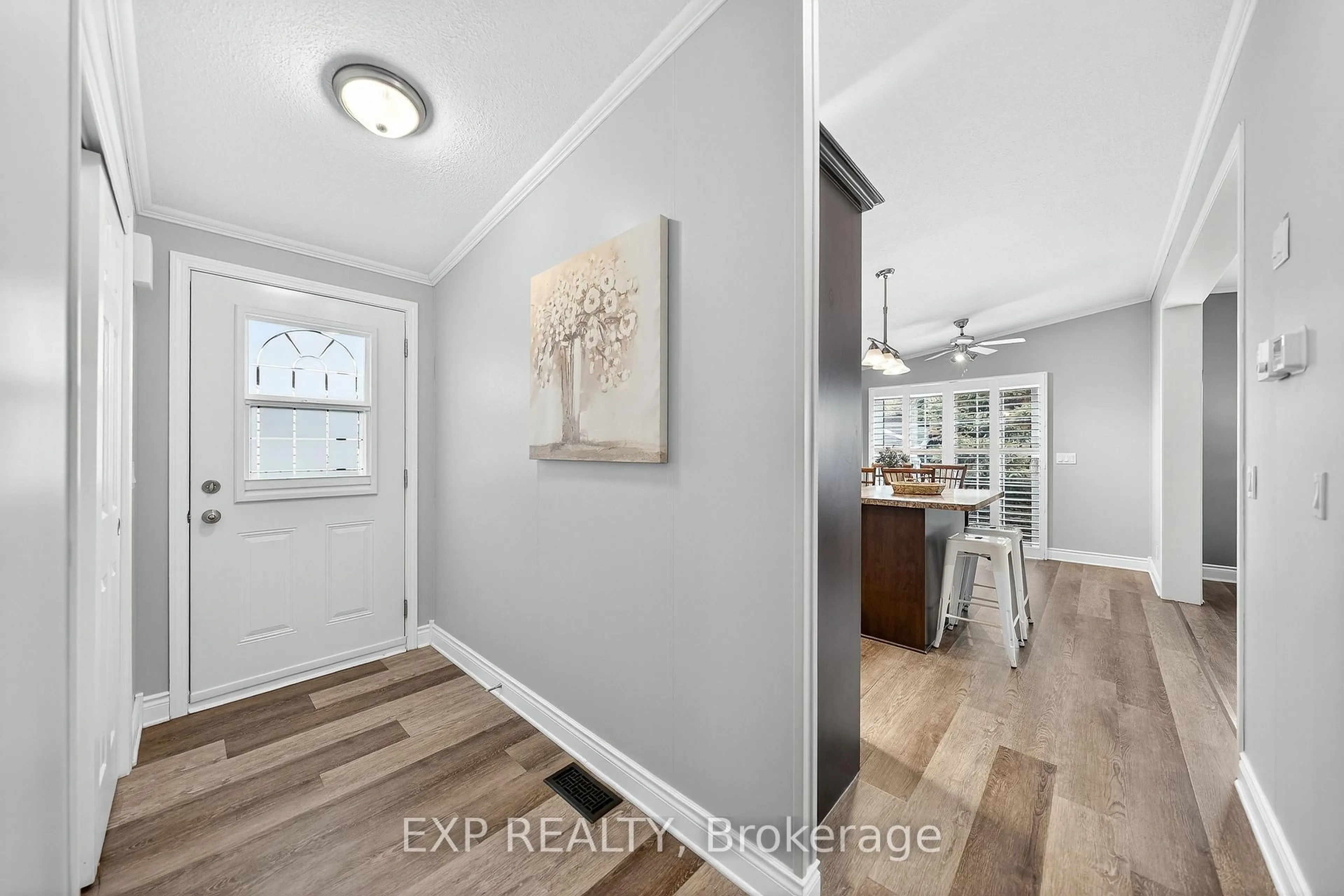 Indoor entryway for 5 Elm St, Puslinch Ontario N0B 2J0