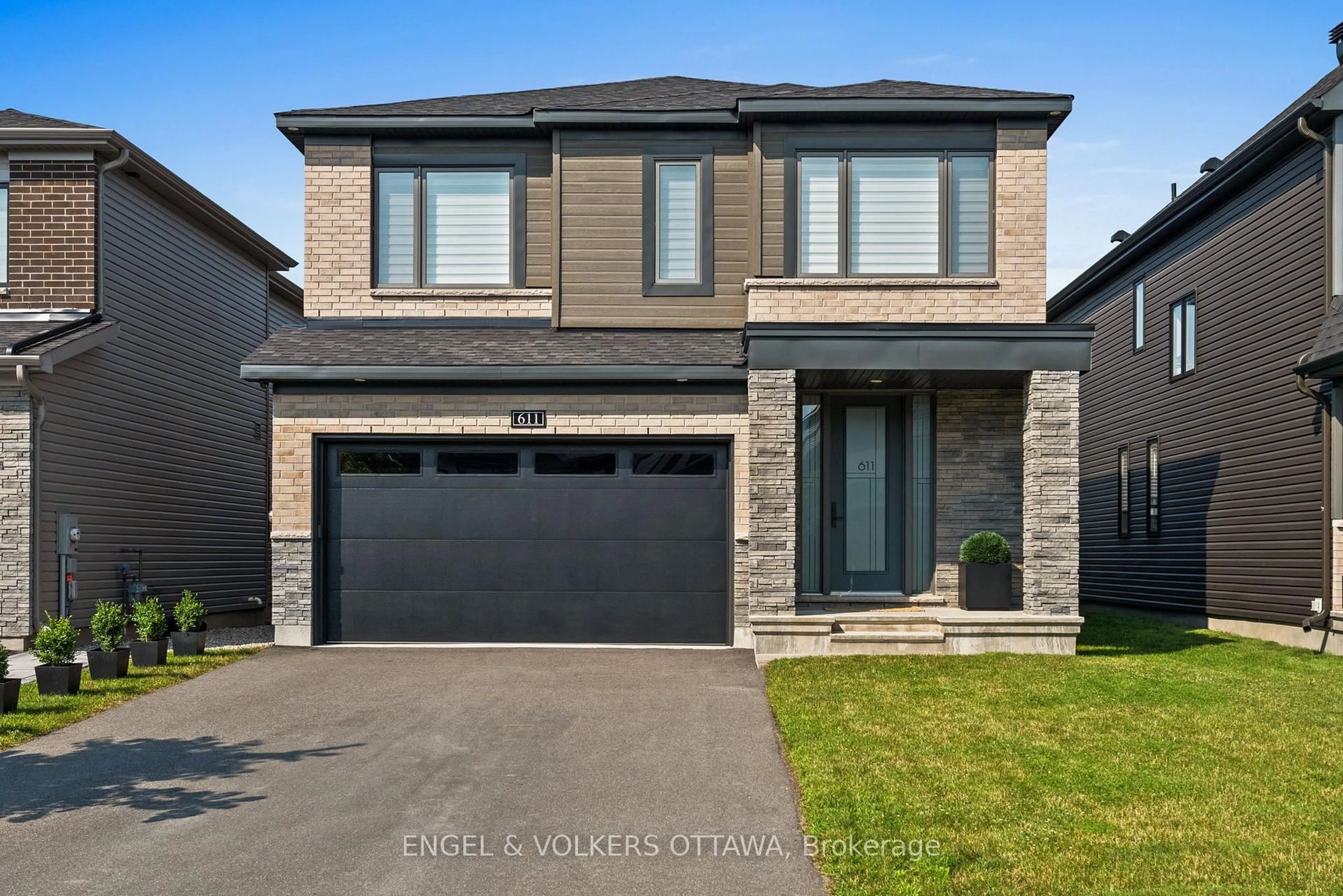 Home with brick exterior material, street for 611 Ribbon St, Manotick Ontario K4M 0M8