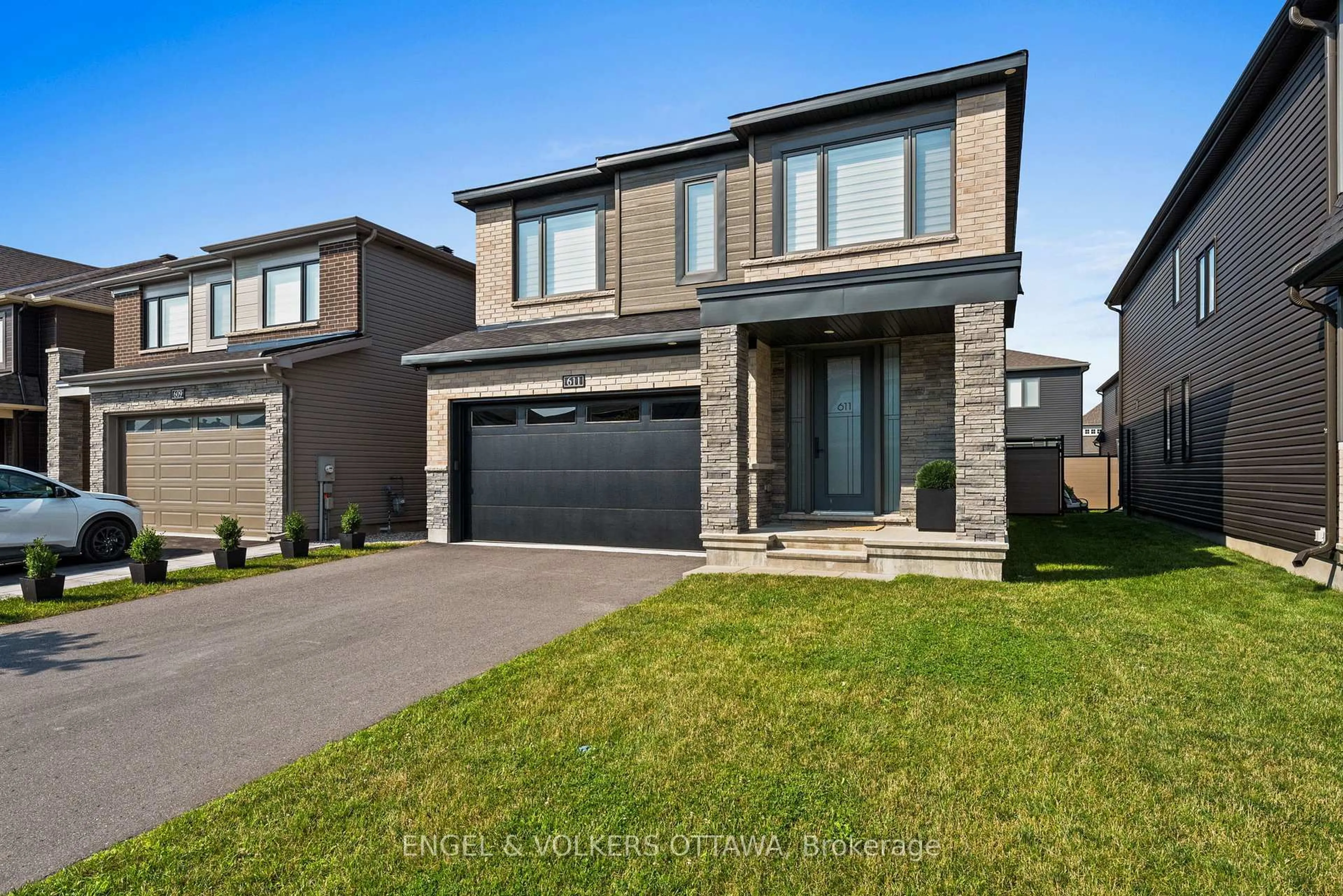 Home with brick exterior material, street for 611 Ribbon St, Manotick Ontario K4M 0M8