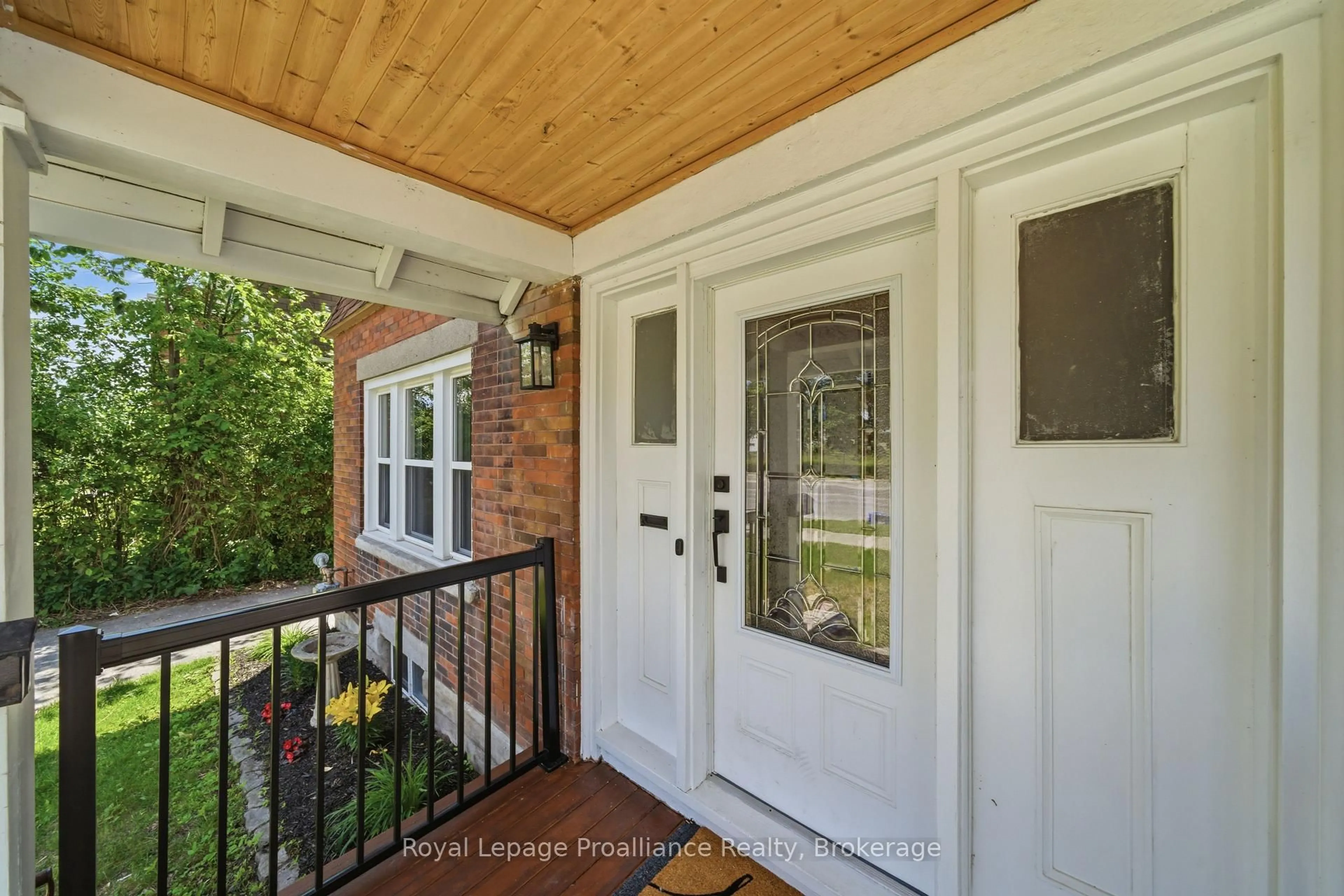 Indoor entryway for 82 Marmora St, Quinte West Ontario K8V 2J1