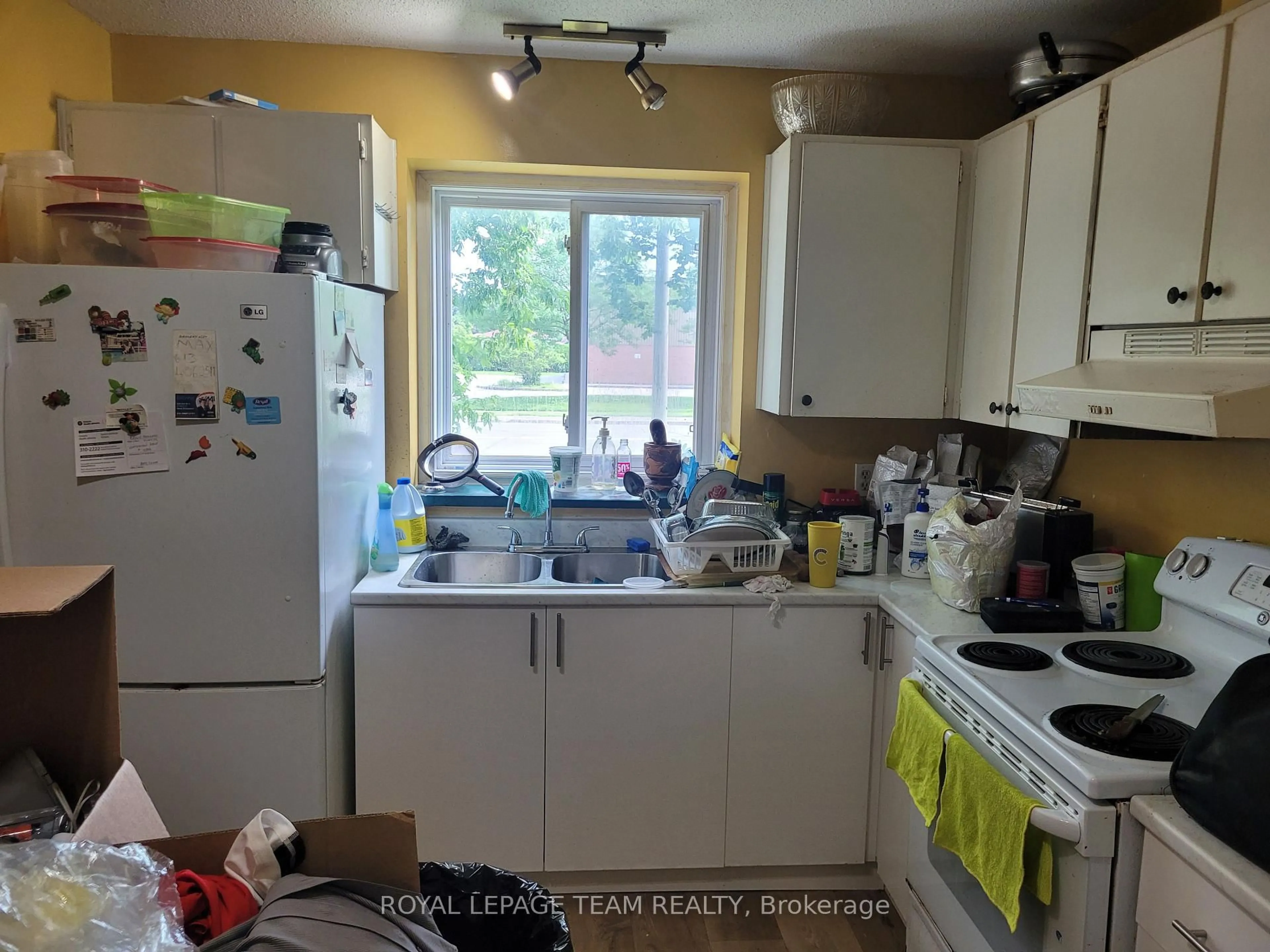 Standard kitchen, unknown for 438F Moodie Dr, Ottawa Ontario K2H 8A6
