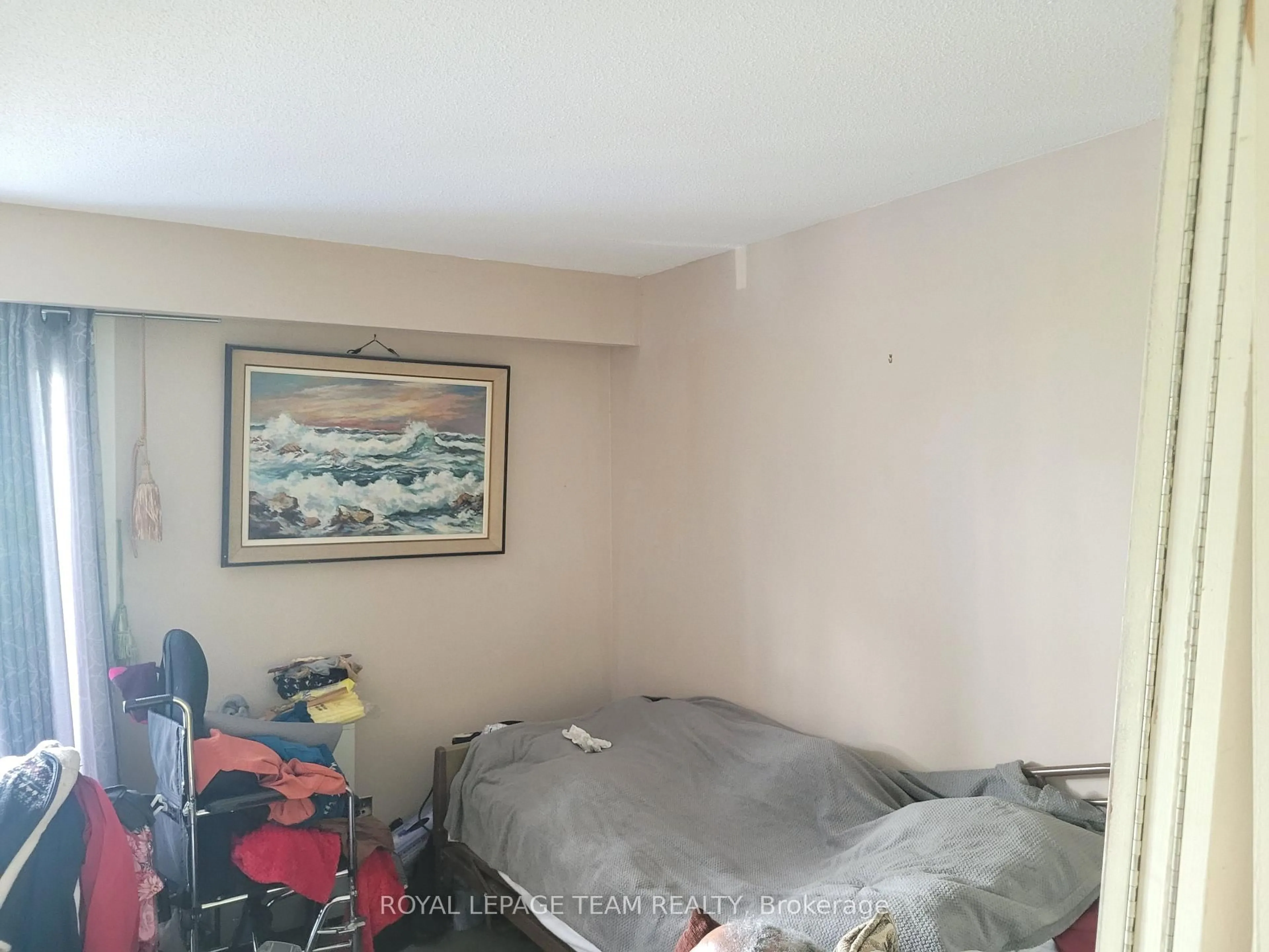A pic of a room for 438F Moodie Dr, Ottawa Ontario K2H 8A6