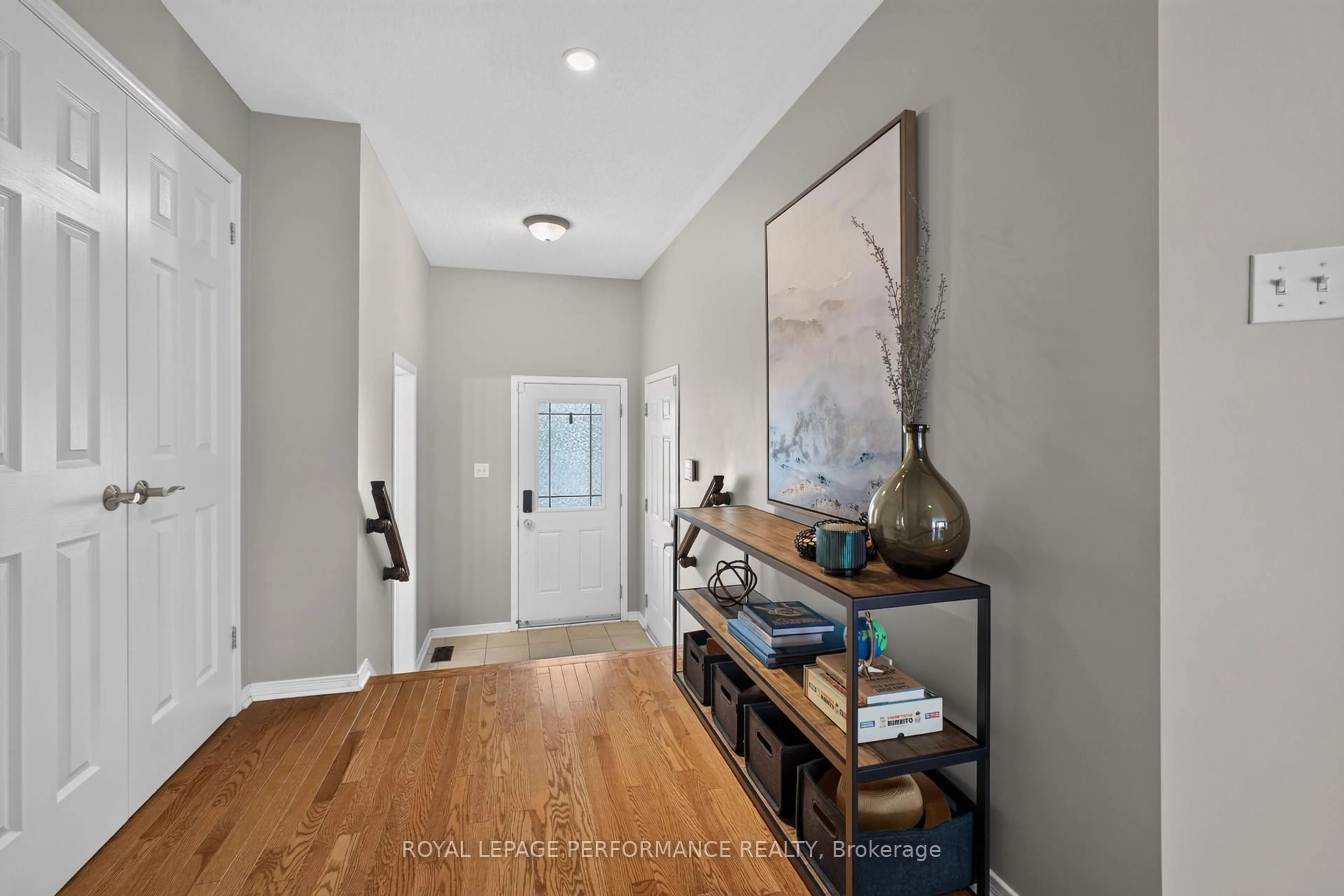 Indoor entryway for 131 Sorento St, Ottawa Ontario K2J 0B2