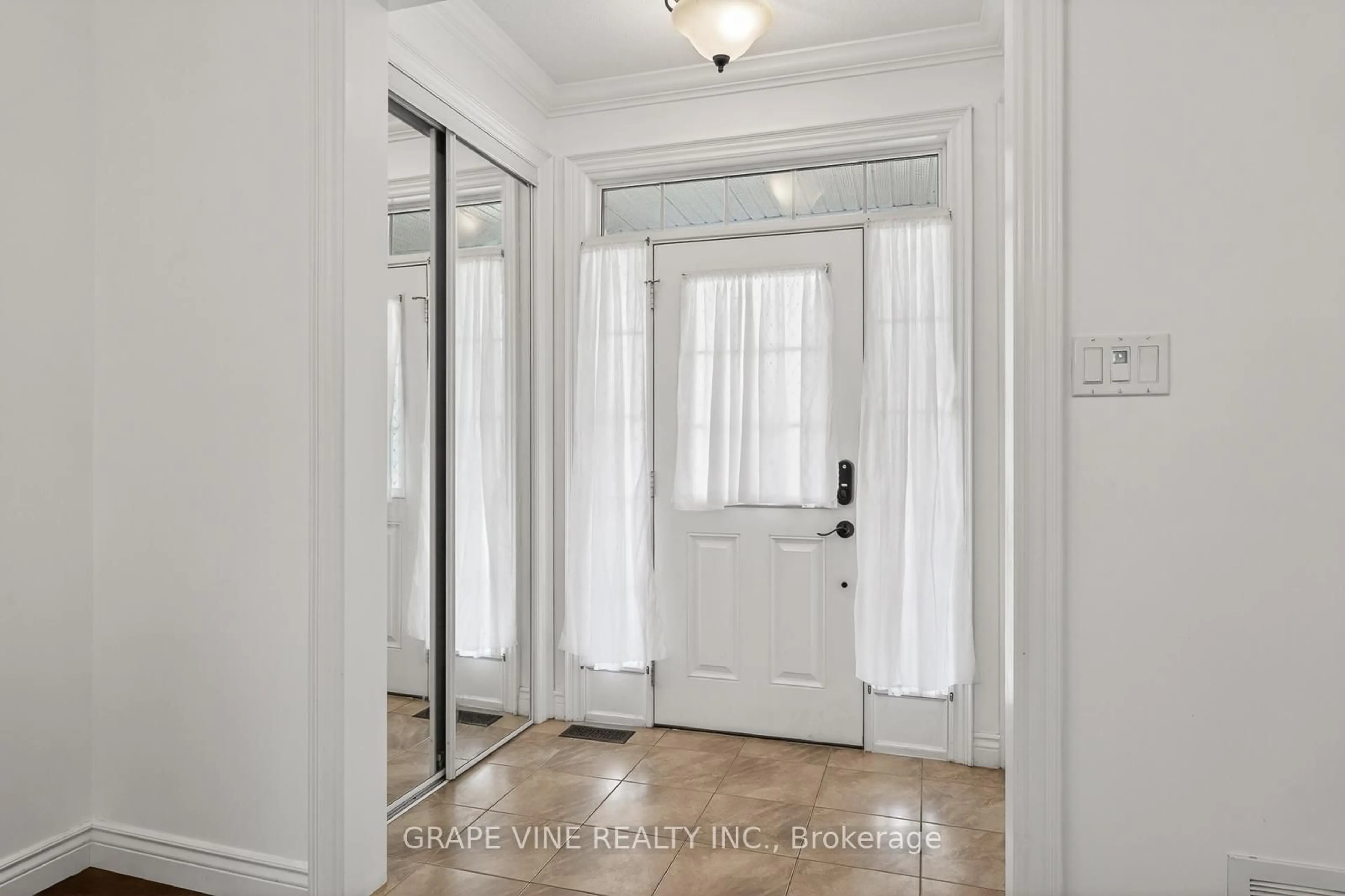 Indoor entryway for 3009 FRESHWATER Way, Ottawa Ontario K2J 5J8