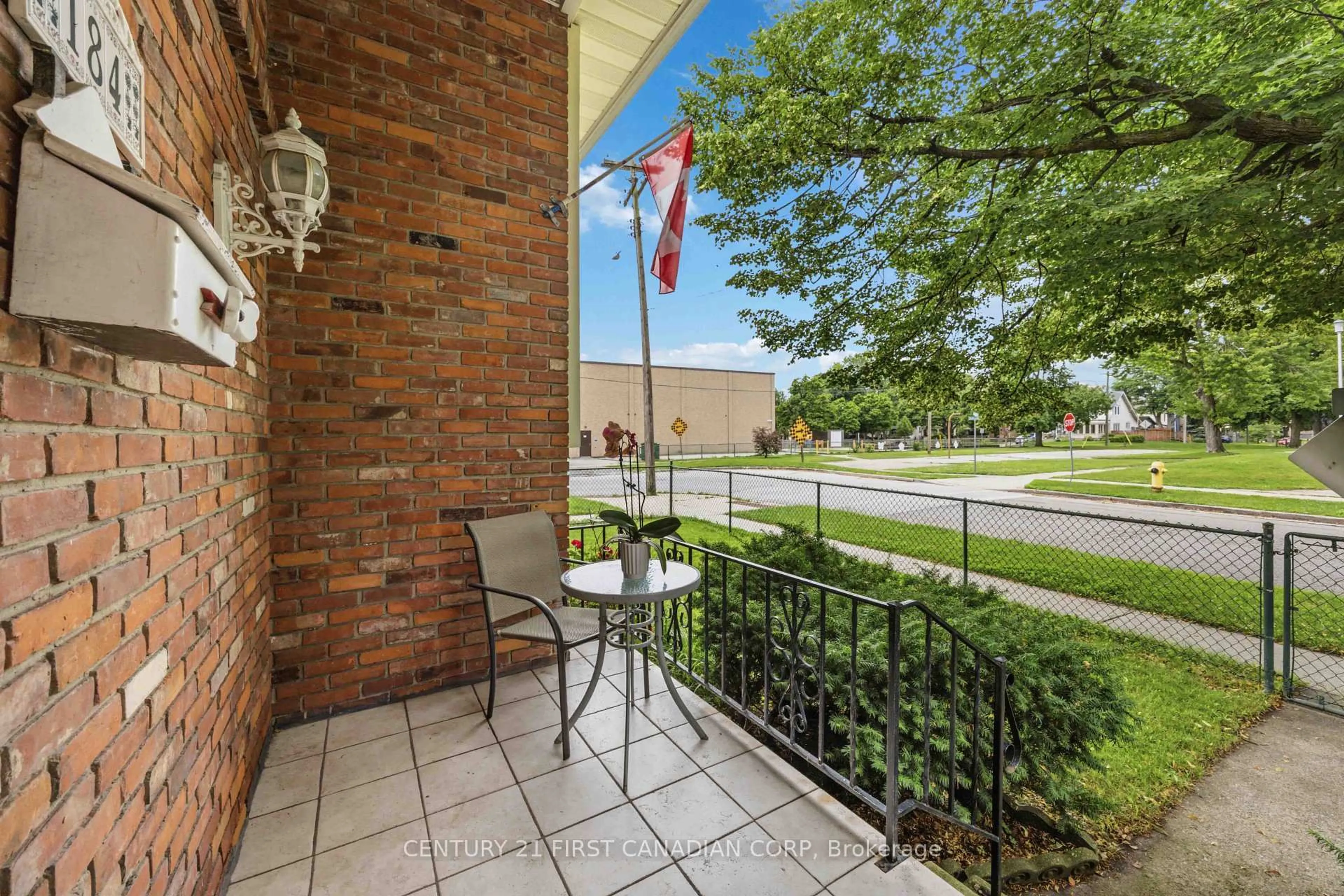 Patio, street for 184 Durand St, Sarnia Ontario N7T 5A3