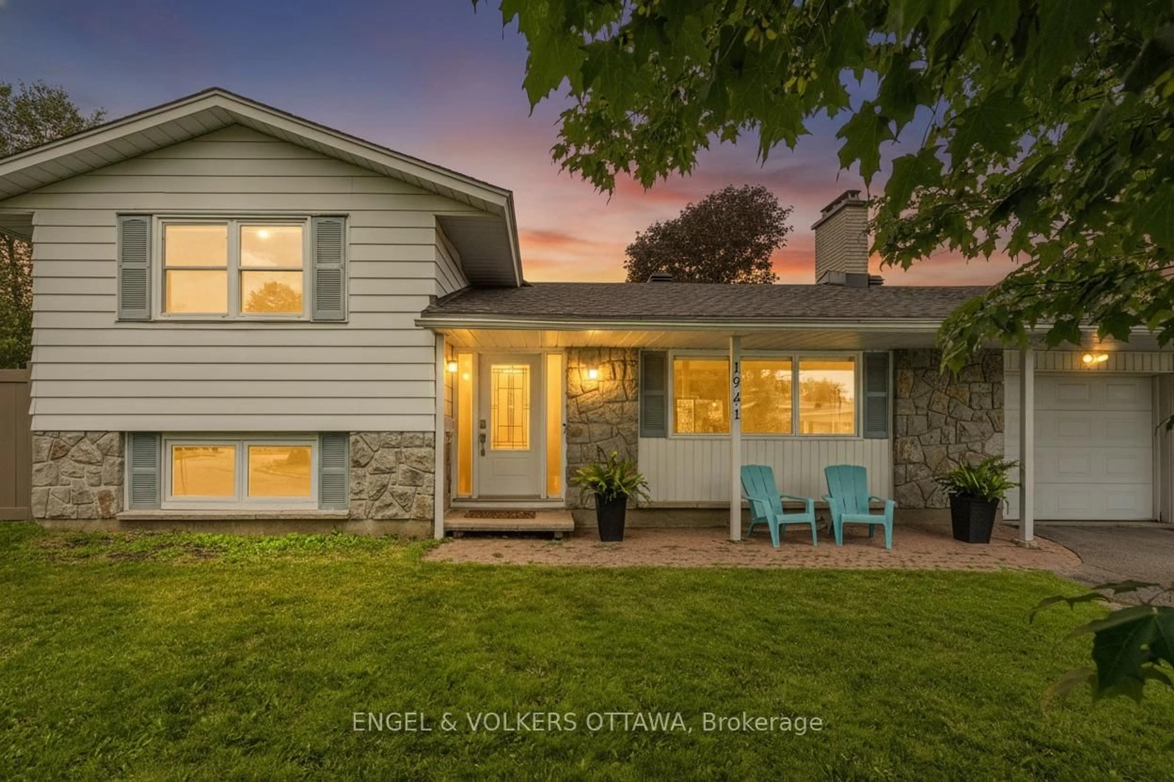 Home with vinyl exterior material, street for 1941 Conrad Ave, Ottawa Ontario K1H 6V7