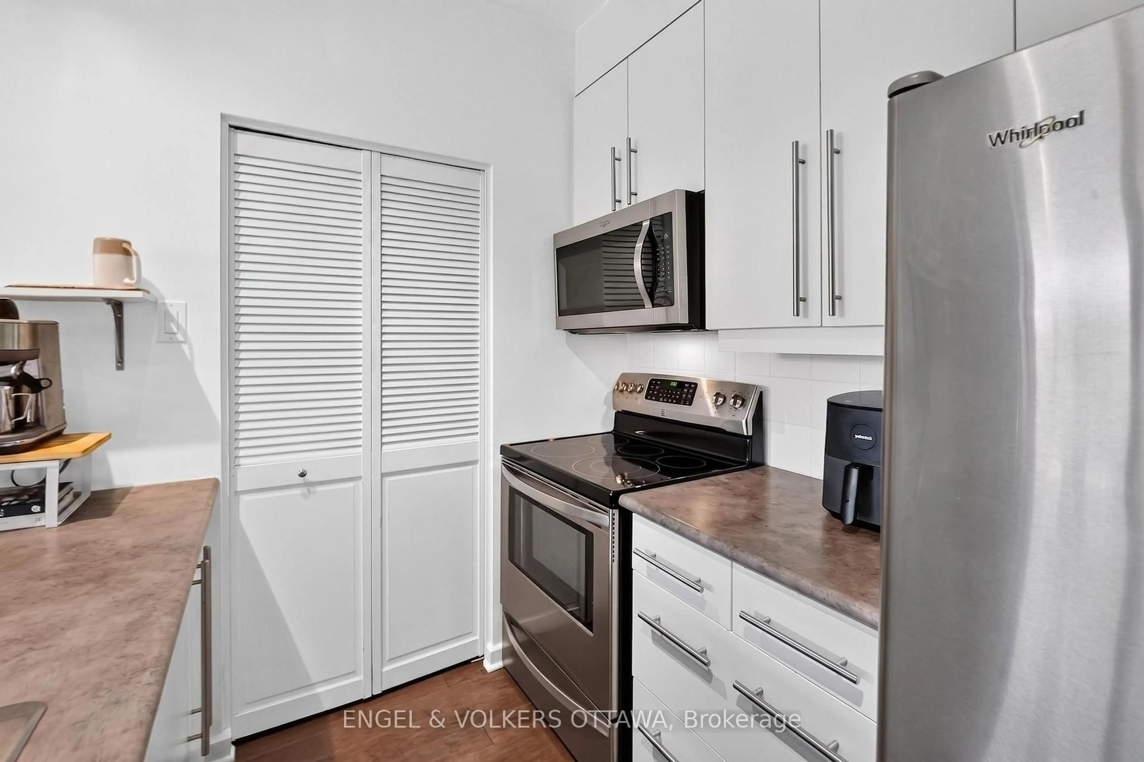 Standard kitchen, unknown for 150 Caroline Ave #203, Ottawa Ontario K1Y 4X8